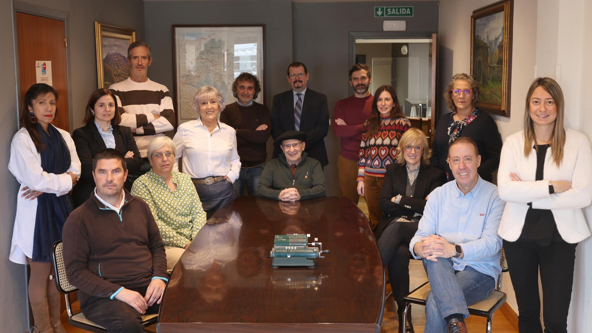 El equipo de Asesoría Ubani, junto a su fundador, Ángel Ubani ‘Patxi’ en el centro