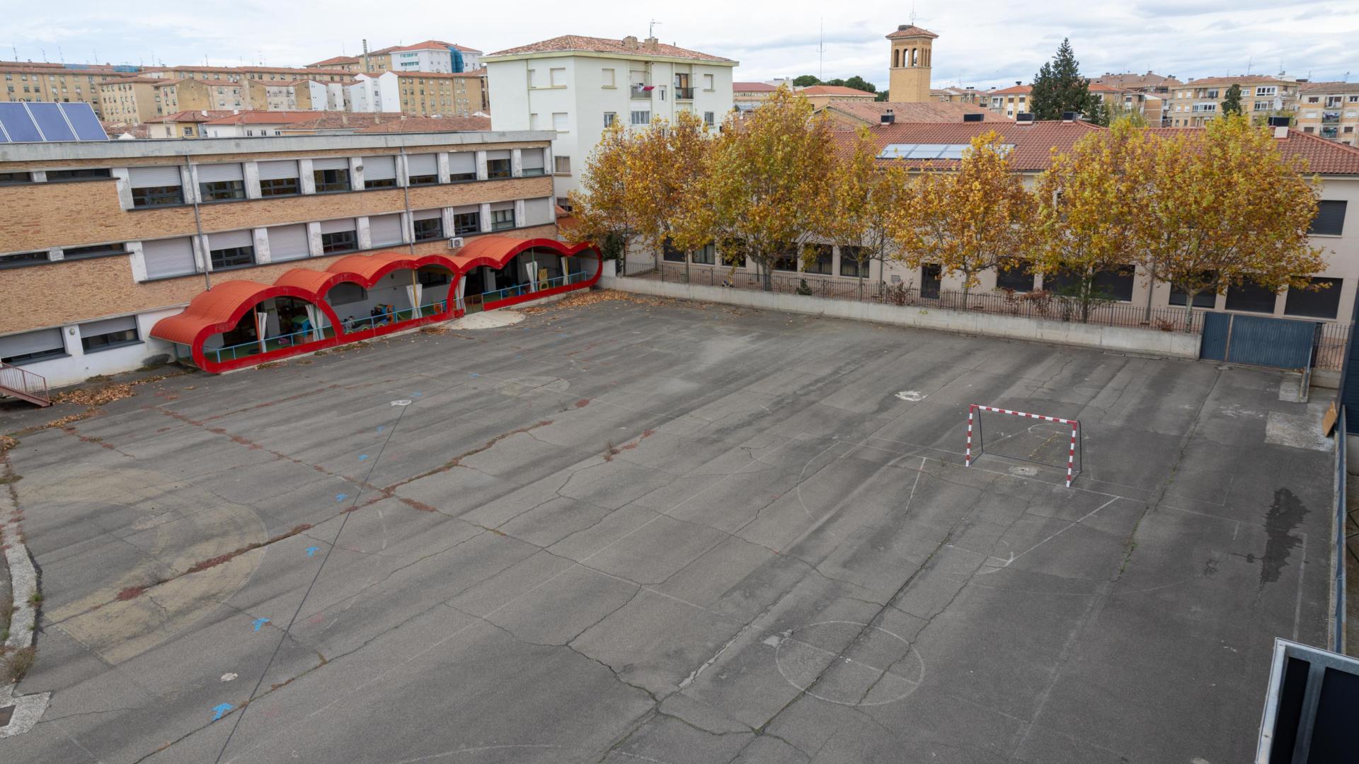 Imagen del patio del antiguo Colegio Lourdes de Tudela