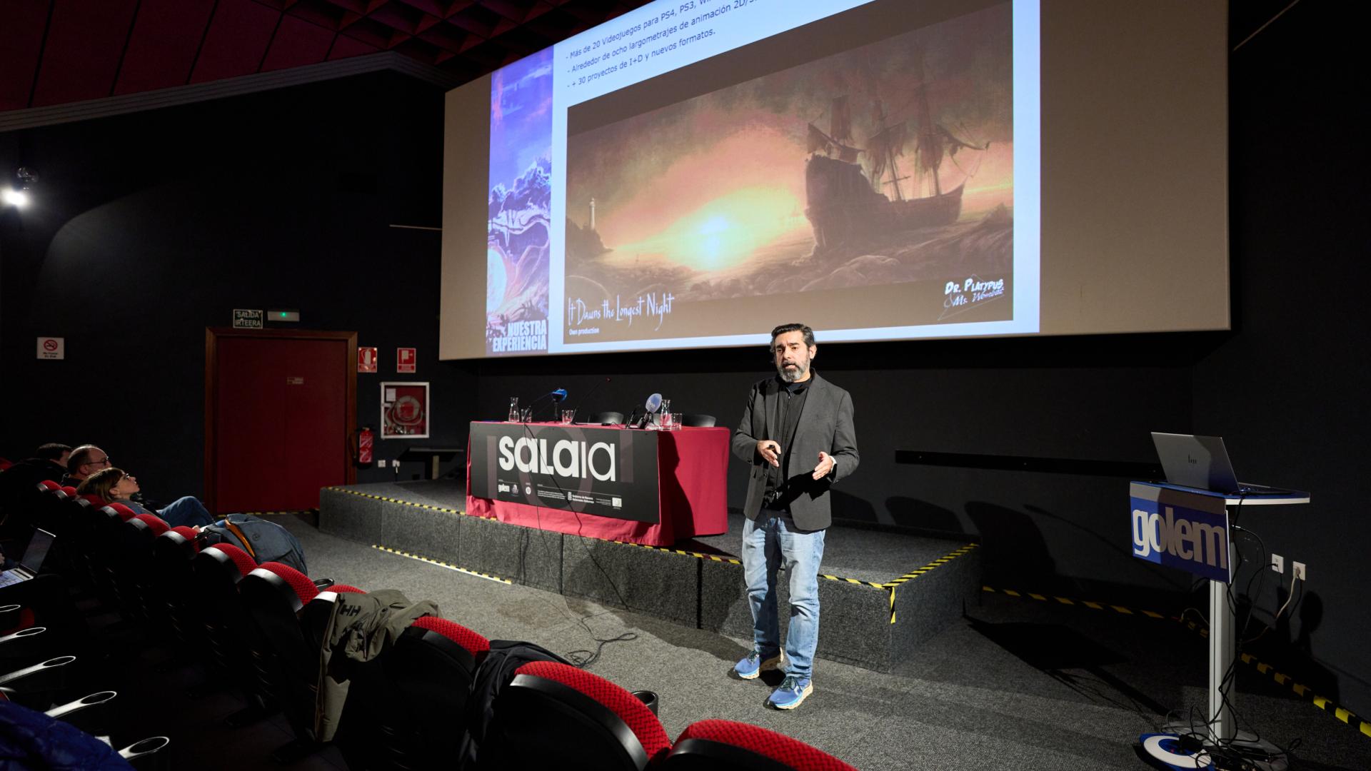 Carlos Fernández de Vigo en la presentación del lunes en Golem