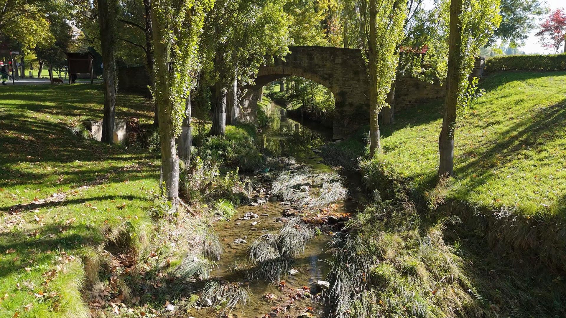 Puente sobre el río Sadar a su paso por Pamplona