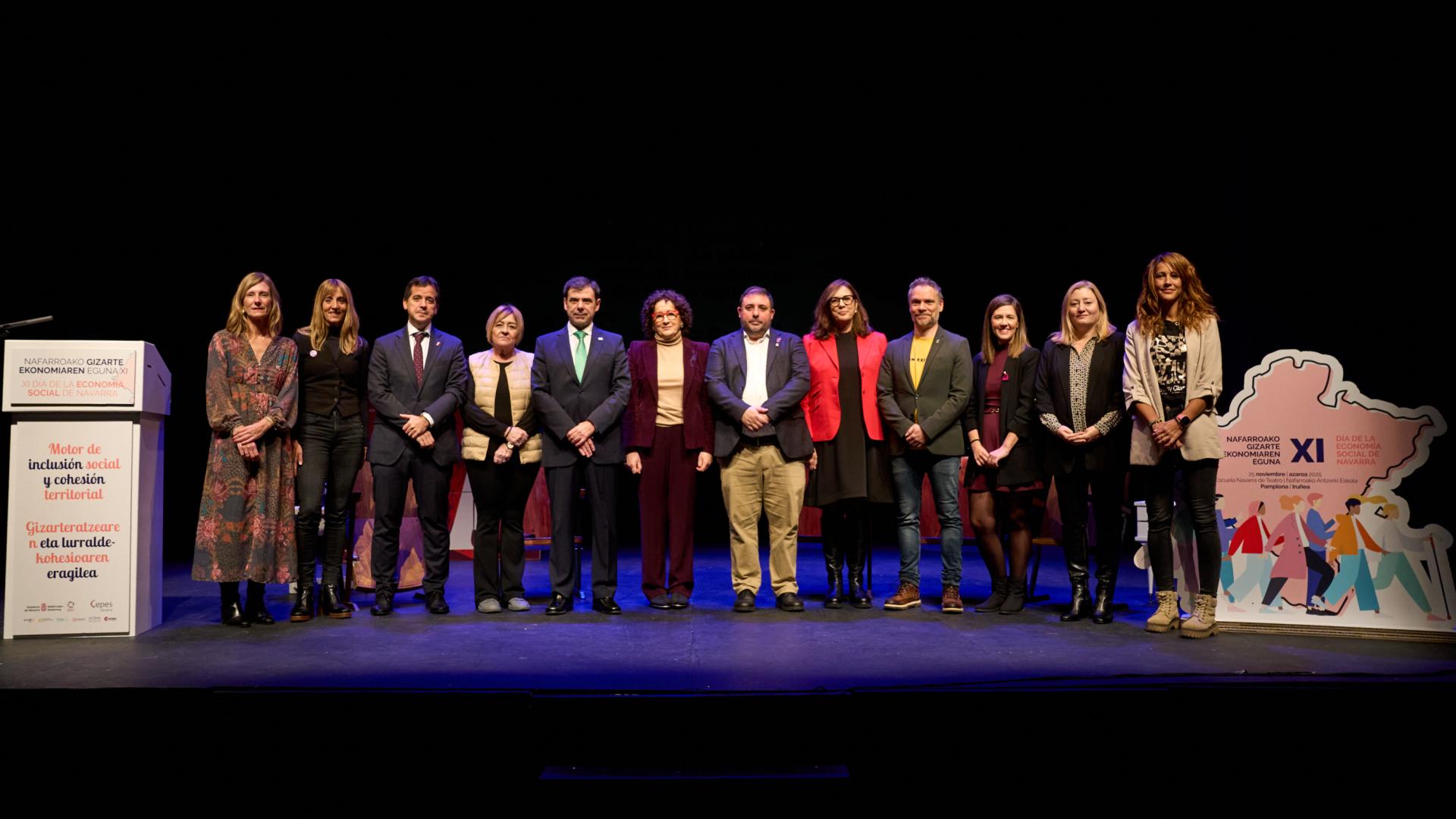 Autoridades y representantes de las distintas familias de la Economía Social, este martes en el escenario de la Escuela Navarra de Teatro