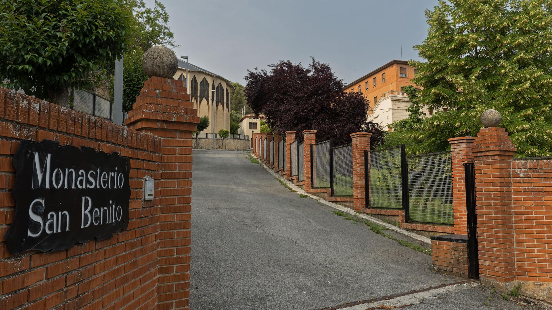 Acceso al Monasterio de San Benito de Estella, situado junto a la basílica del Puy en la parte alta dela ciudad.