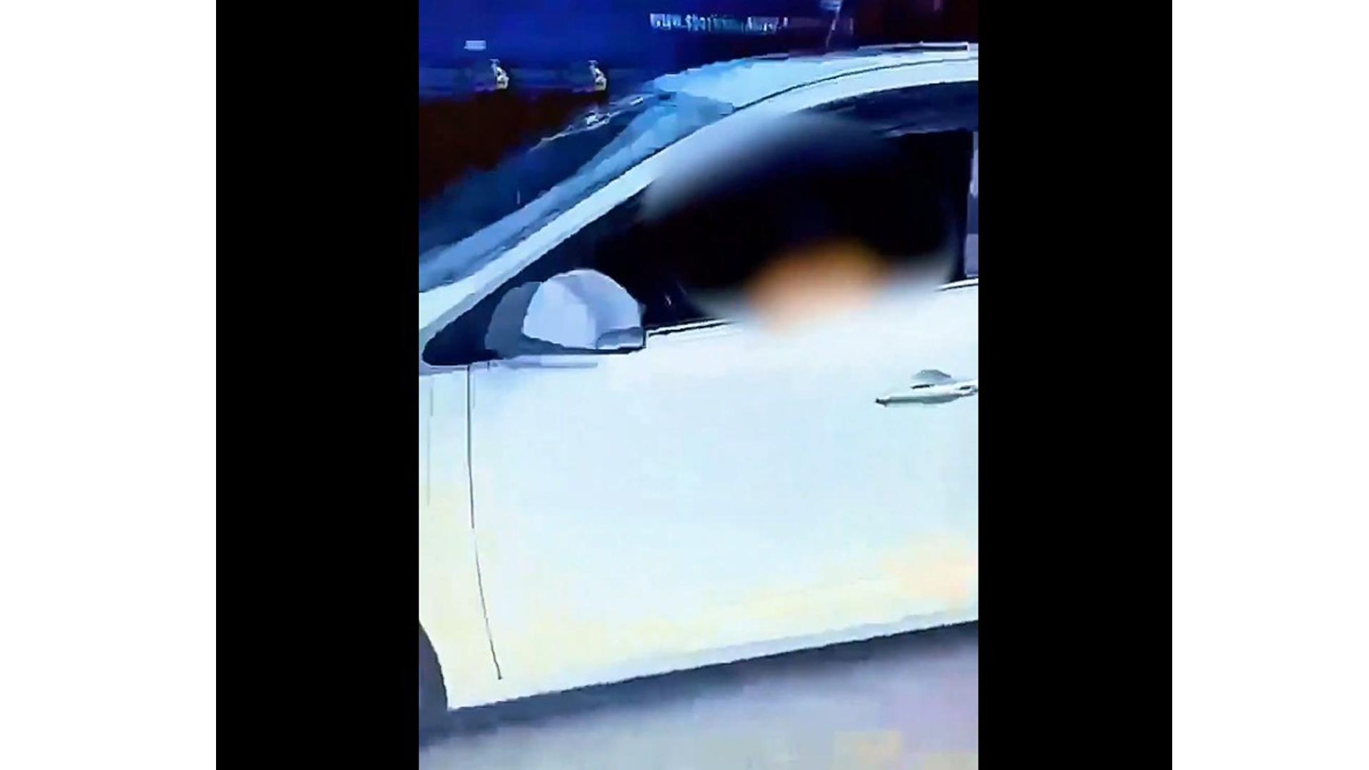 Graba a su hijo de 10 años al volante en Irun y sube el vídeo a redes sociales