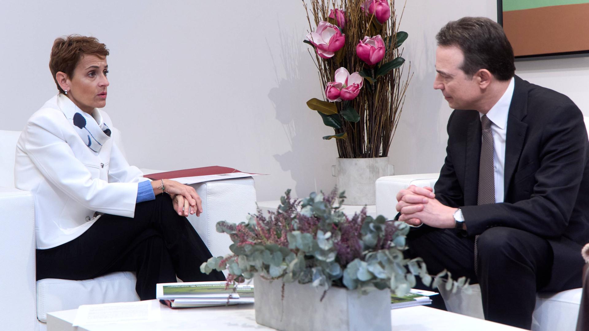 La Presidenta de Navarra, María Chivite, se reúne con el CEO de Enagás, Arturo Gonzalo Aizpiri, en el Palacio de Navarra