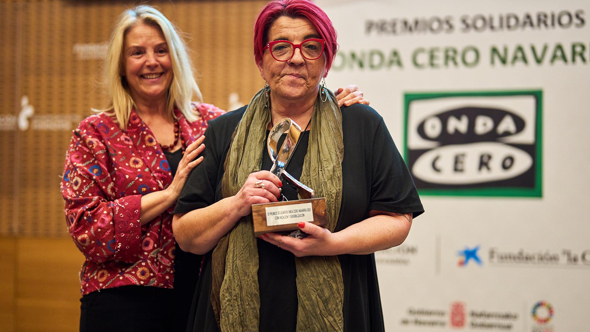María Jesús Castillejo,  a la derecha, junto a Idoia Altadill, directora regional de Atresmedia Radio en Navarra