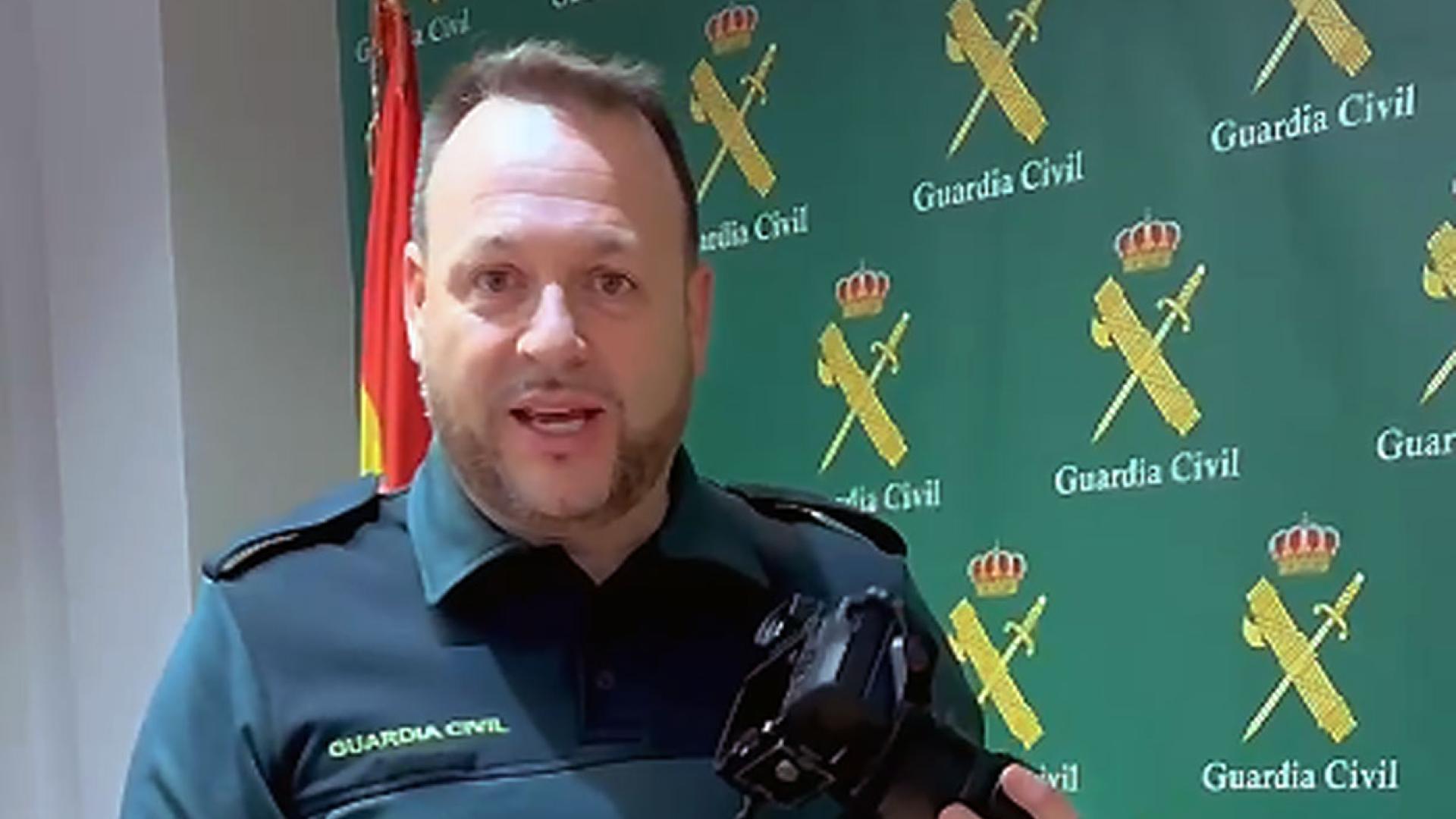 Con motivo de las campañas de Black Friday, Cyber Monday y del inicio de la campaña navideña, la Guardia Civil de Navarra quiere alertar de que internet vuelve a convertirse en uno de los principales escenarios utilizados por los delincuentes para engañar a consumidores. Durante estas semanas se registra tradicionalmente un incremento de intentos de fraude vinculados al comercio online, especialmente en páginas falsas, suplantación de marcas y envíos masivos de mensajes fraudulentos a nuestros teléfonos.
