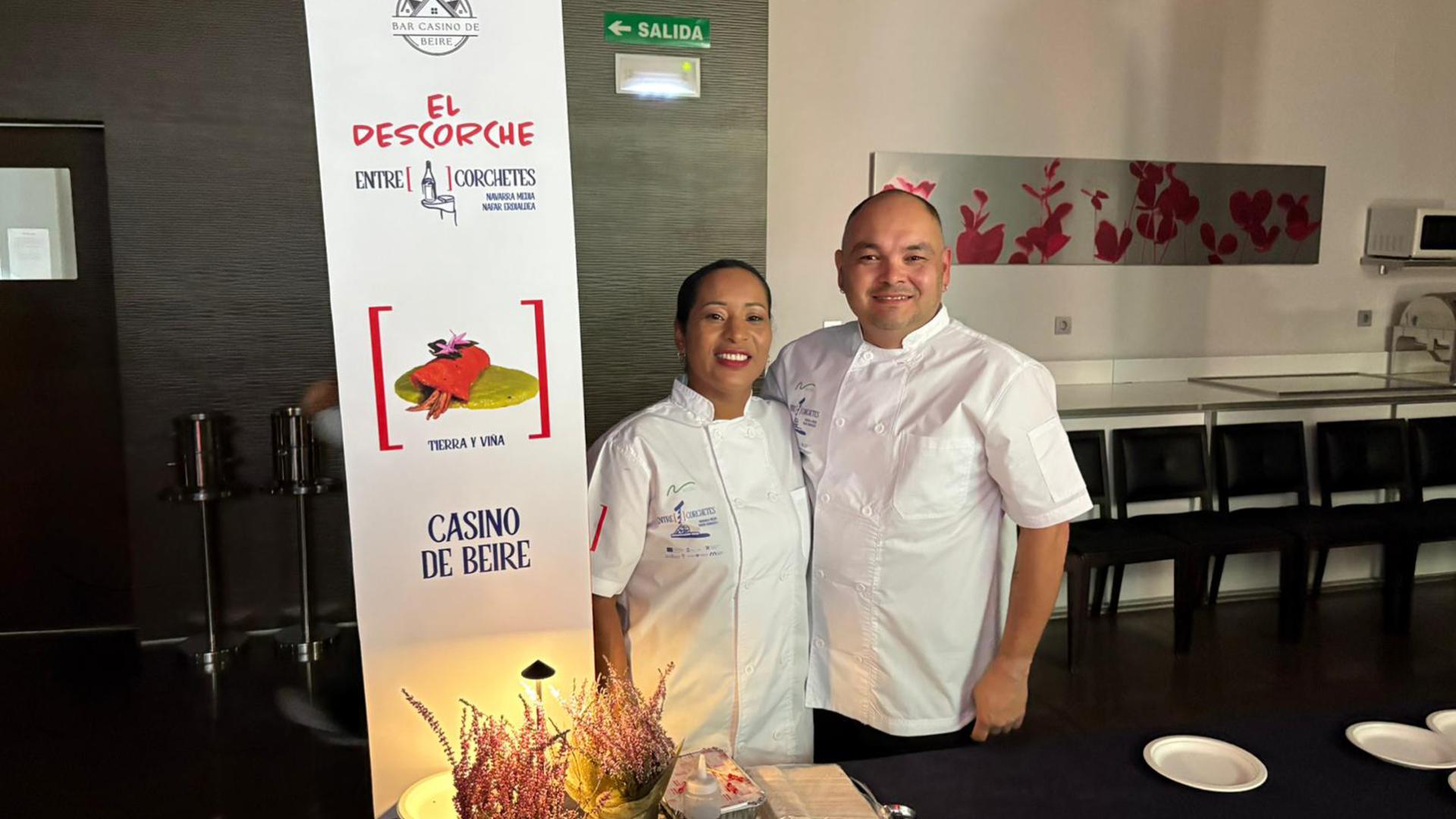 Angelica Reina y su marido, Franklin Lagos, son los rostros visibles del bar Casino de Beire