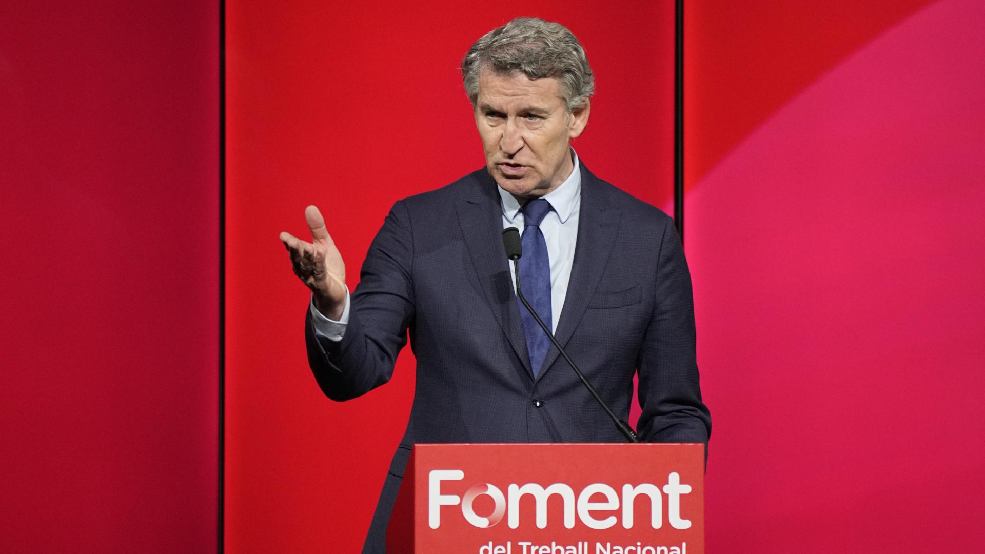 El presidente del PP, Alberto Núñez Feijóo, durante la conferencia que ha pronunciado en la sede de la patronal catalana Foment del Treball
