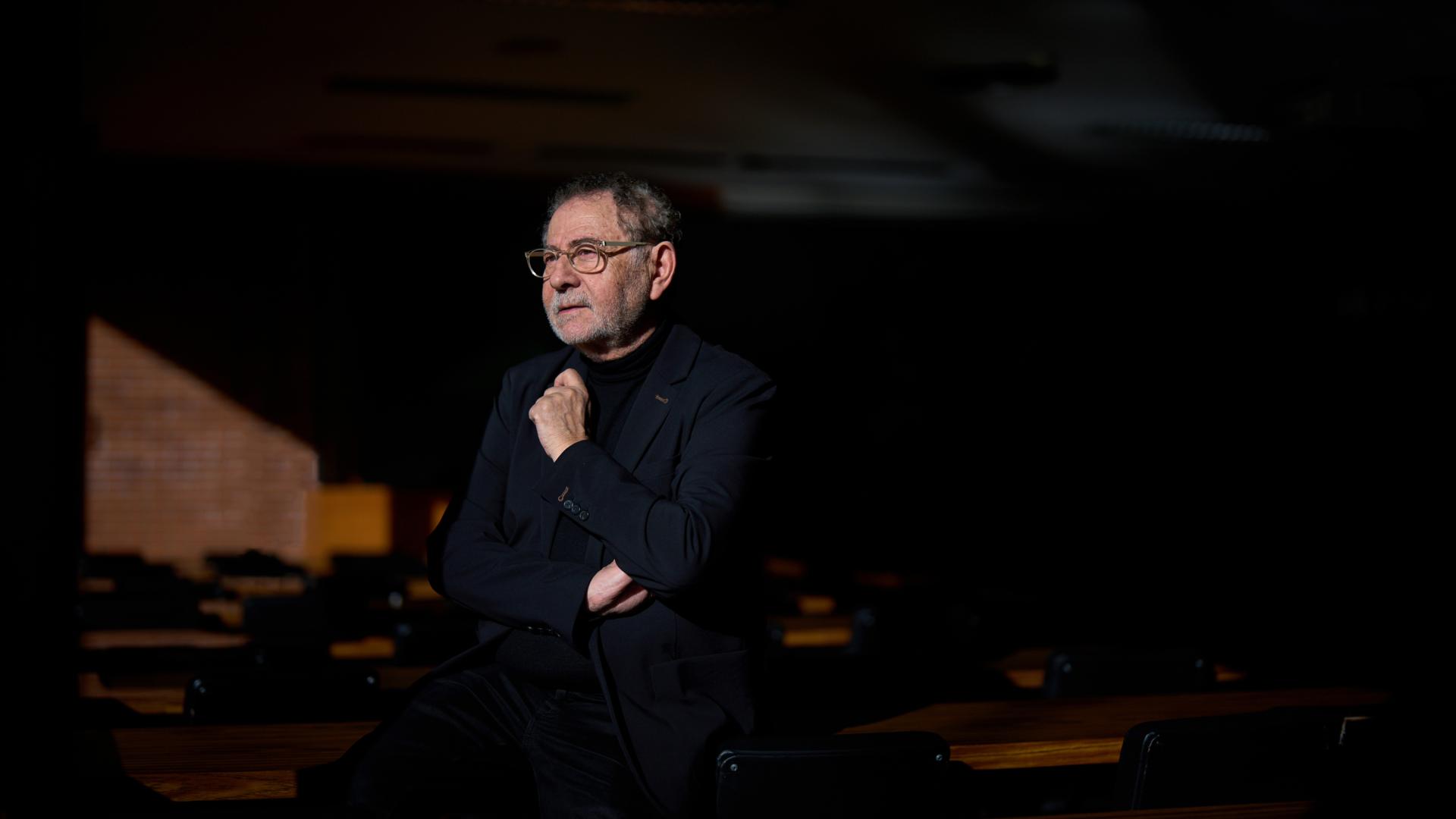 El diseñador gallego Roberto Verino, este viernes, en la Escuela de Arquitectura de la Universidad de Navarra
