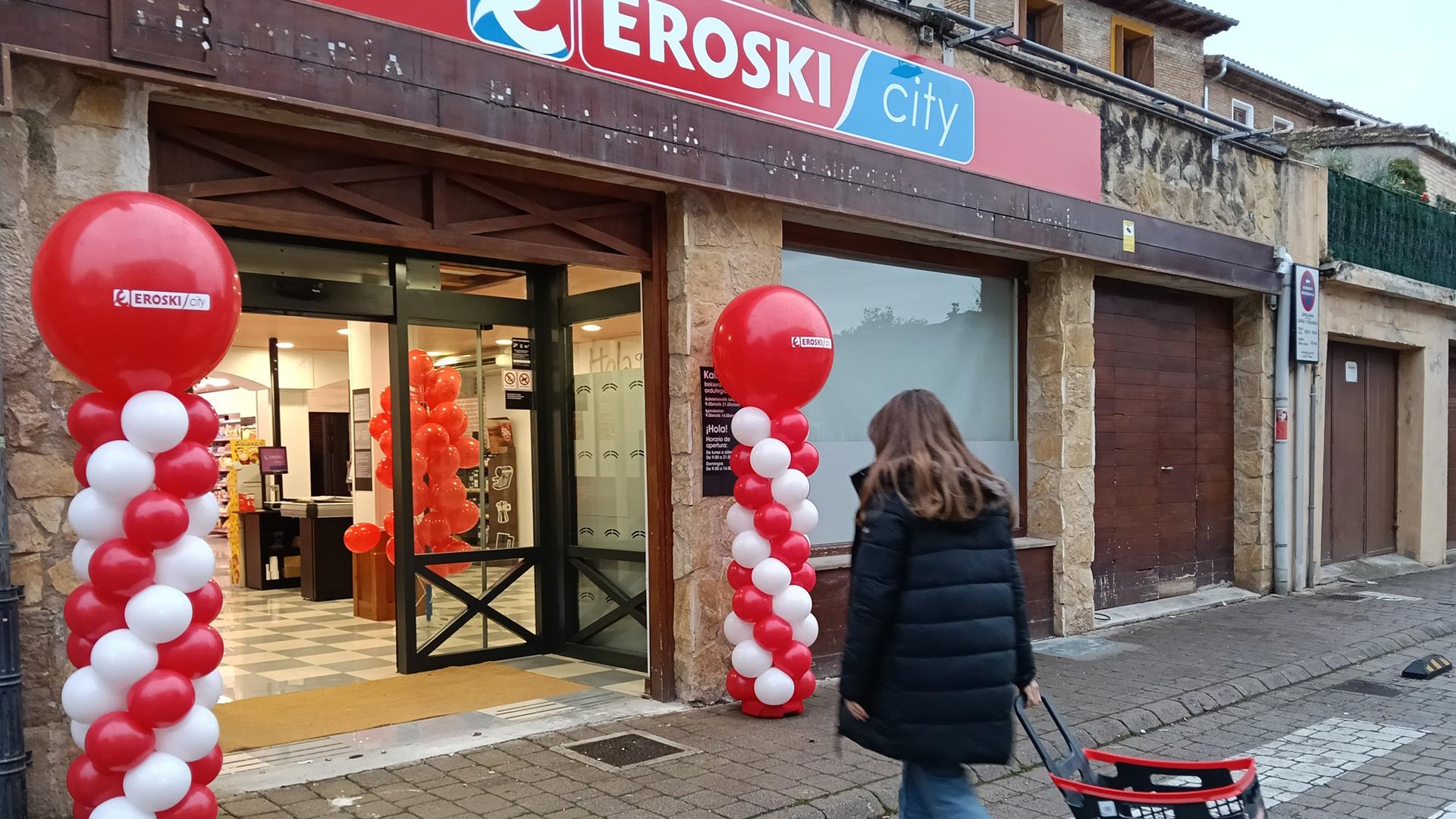 Eroski inaugura un nuevo supermercado franquiciado en Puente la Reina