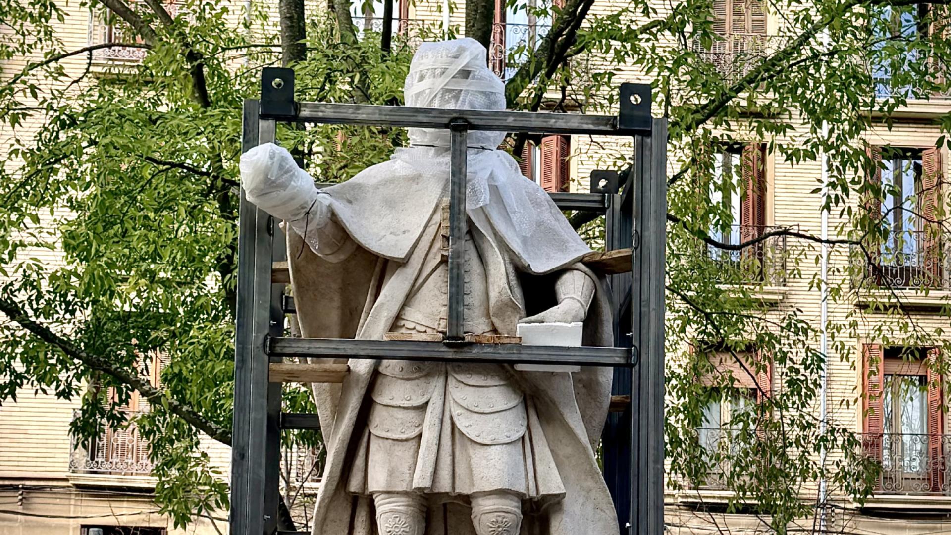 Jaula y protección de la cabeza y la mano de Felipe III de Evreux