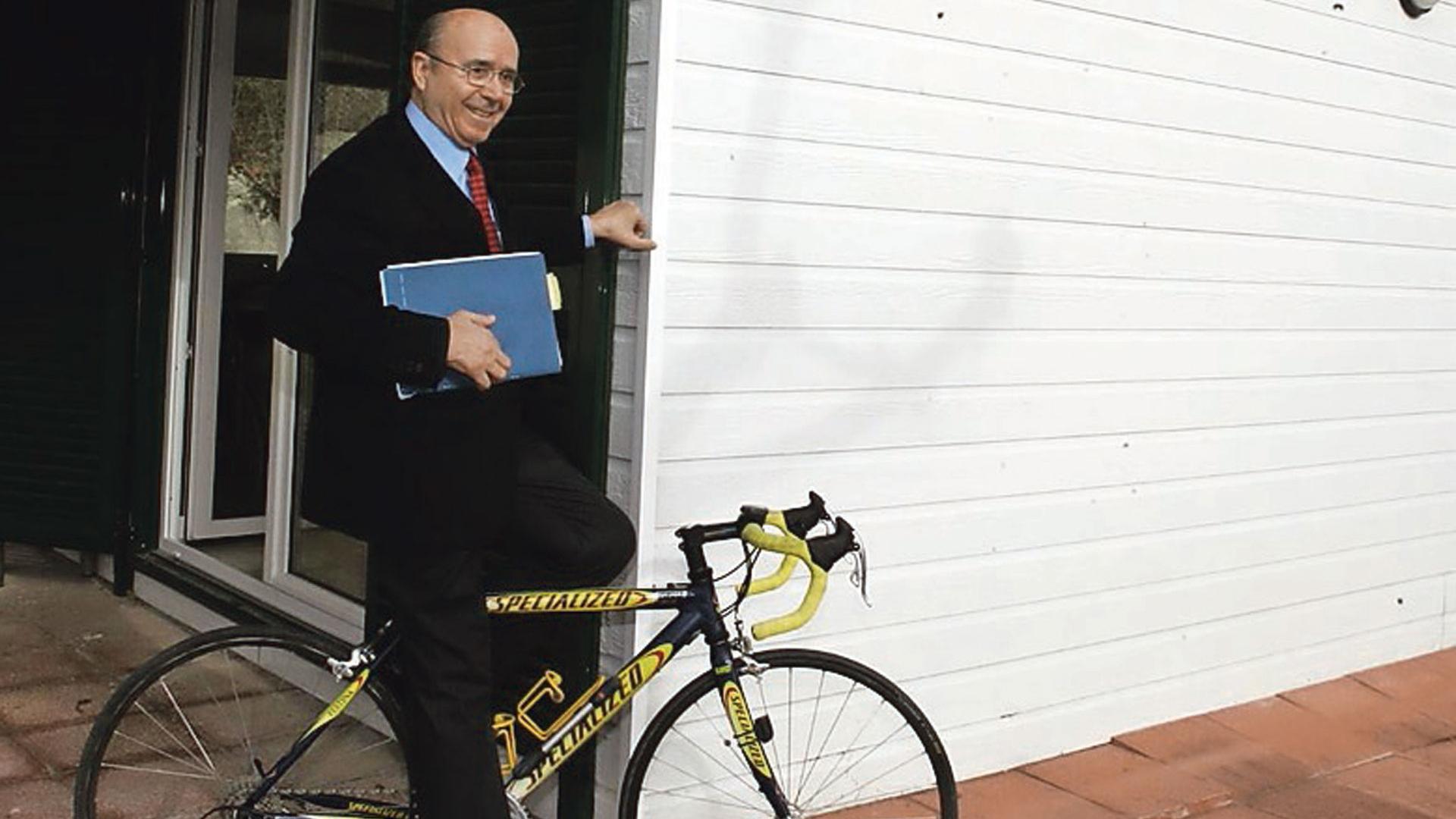 Manuel Torres, posando en 2009 en su Casa Blanca particular.