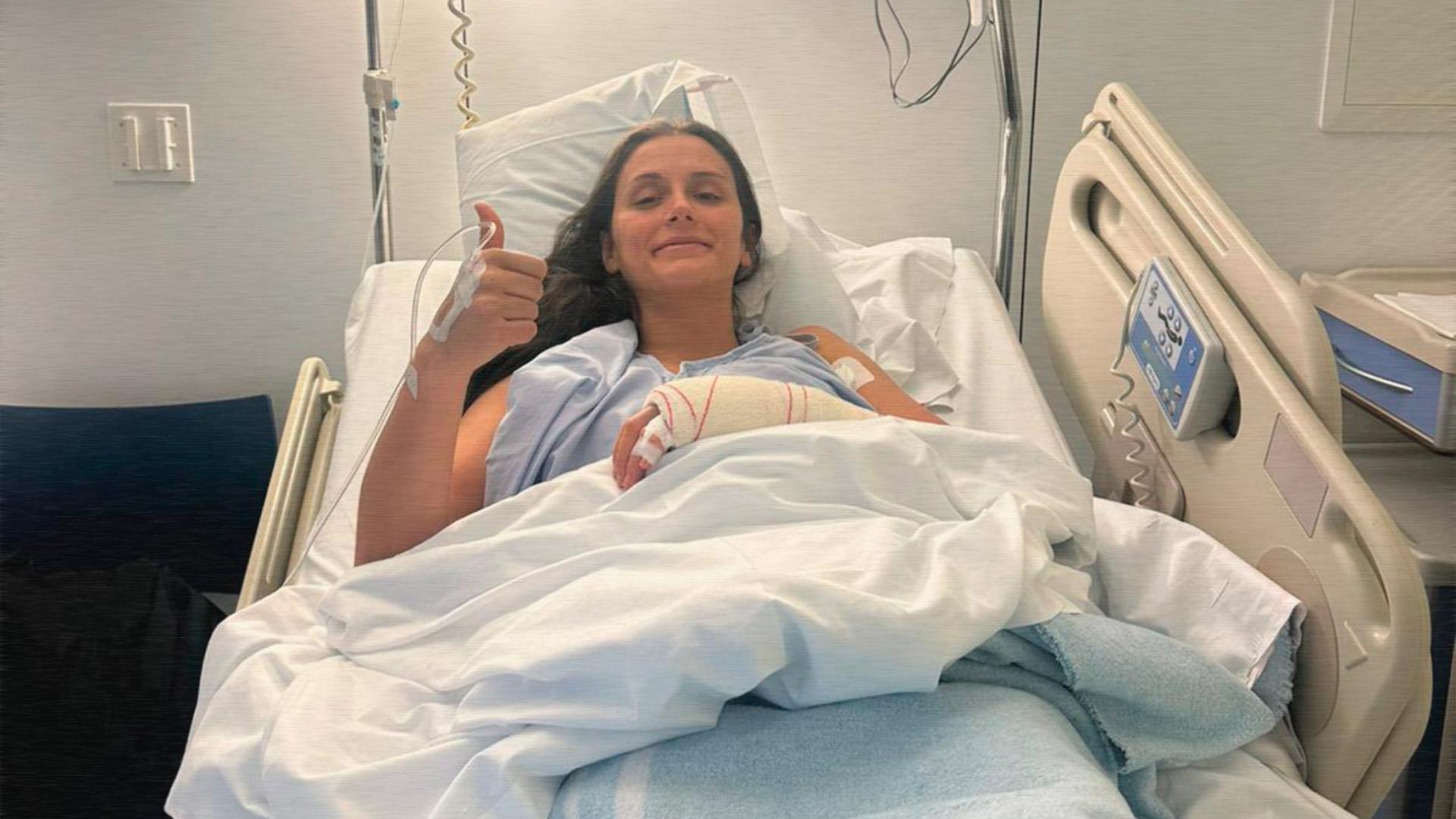 Maca Sans, tras ser intervenida quirúrgicamente de su lesión en la Clínica San Miguel