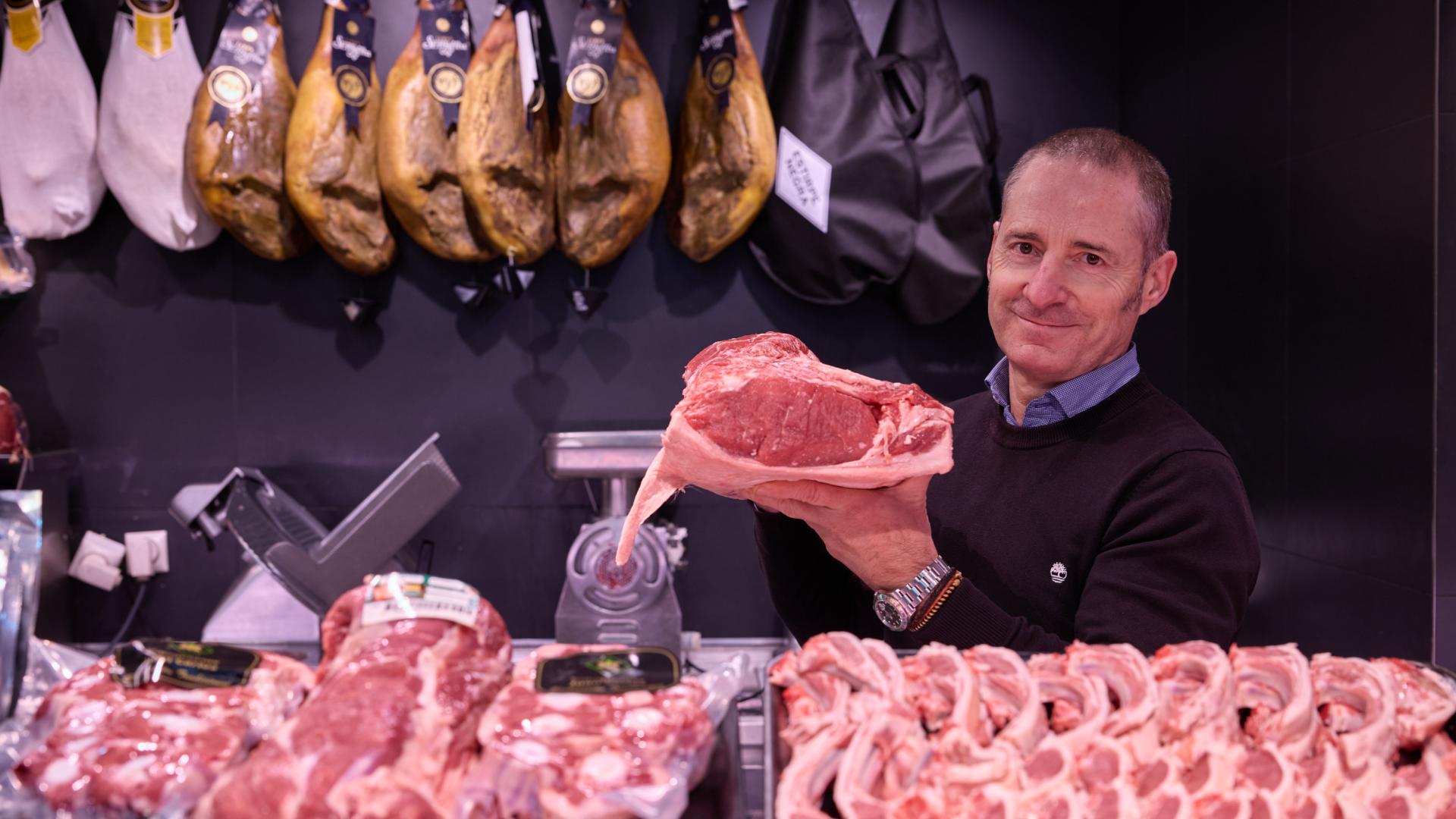 A* Jesús Garzaron F* 2025_12_02 T* Consumo de carne en Navidad. L* Carnicería Juan Carlos, Íñigo Arista 22, Pamplona