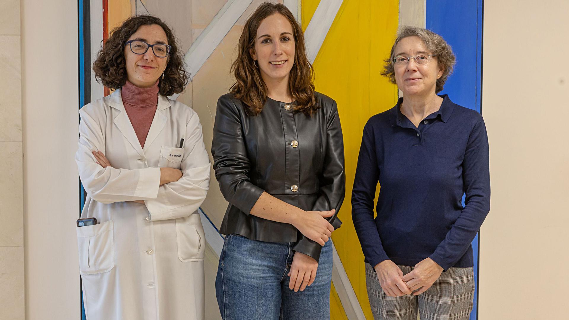 De izquierda a derecha, la Dra. Paloma Martín, especialista en Nefrología; Rebeca Echeverría, ingeniera biomédica; y la Dra. María Asunción Fernández Seara, directora del Laboratorio de Imagen Biomédica de la Clínica Universidad de Navarra.