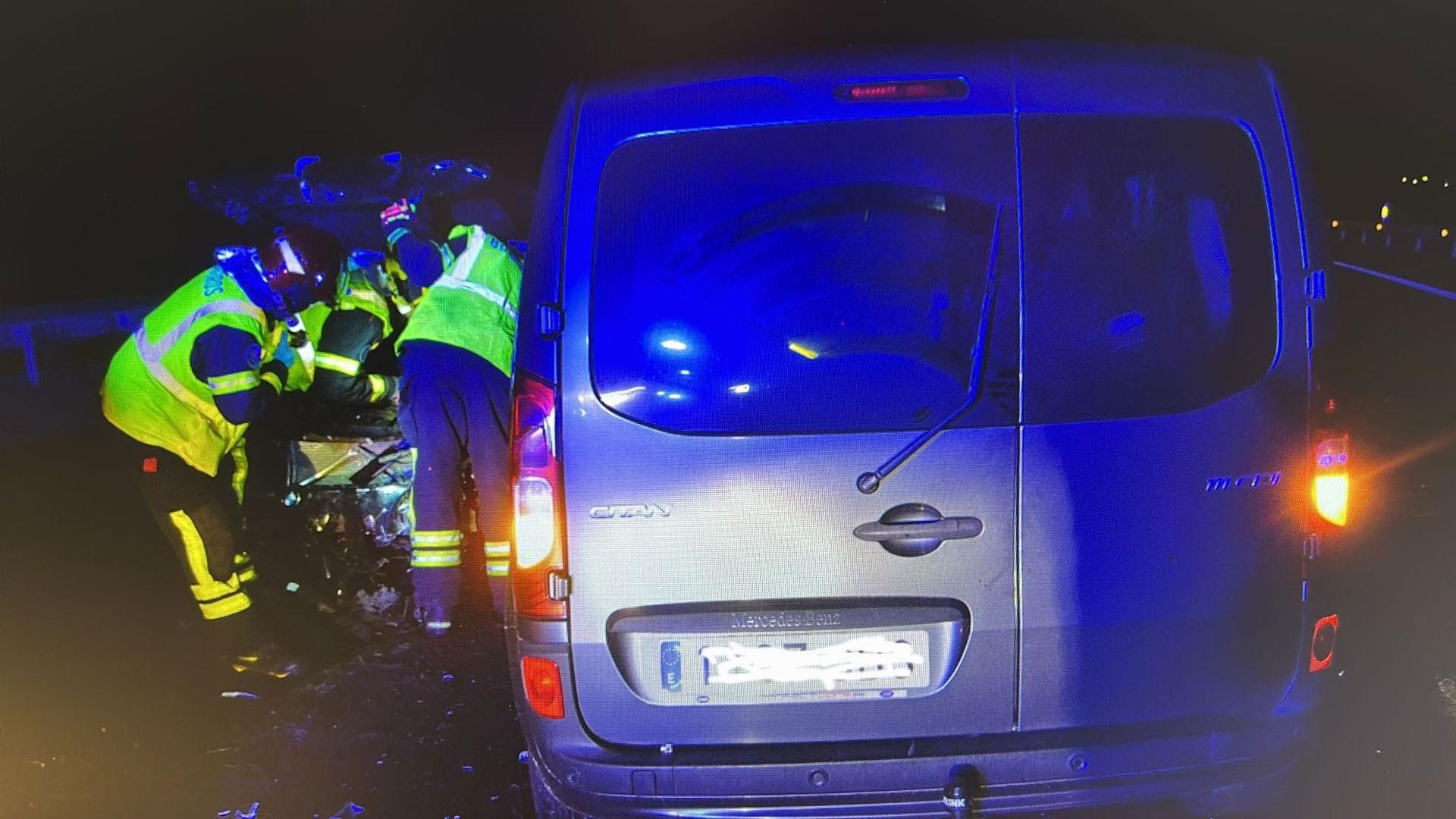 Vehículos siniestrados en Muíños (Ourense)