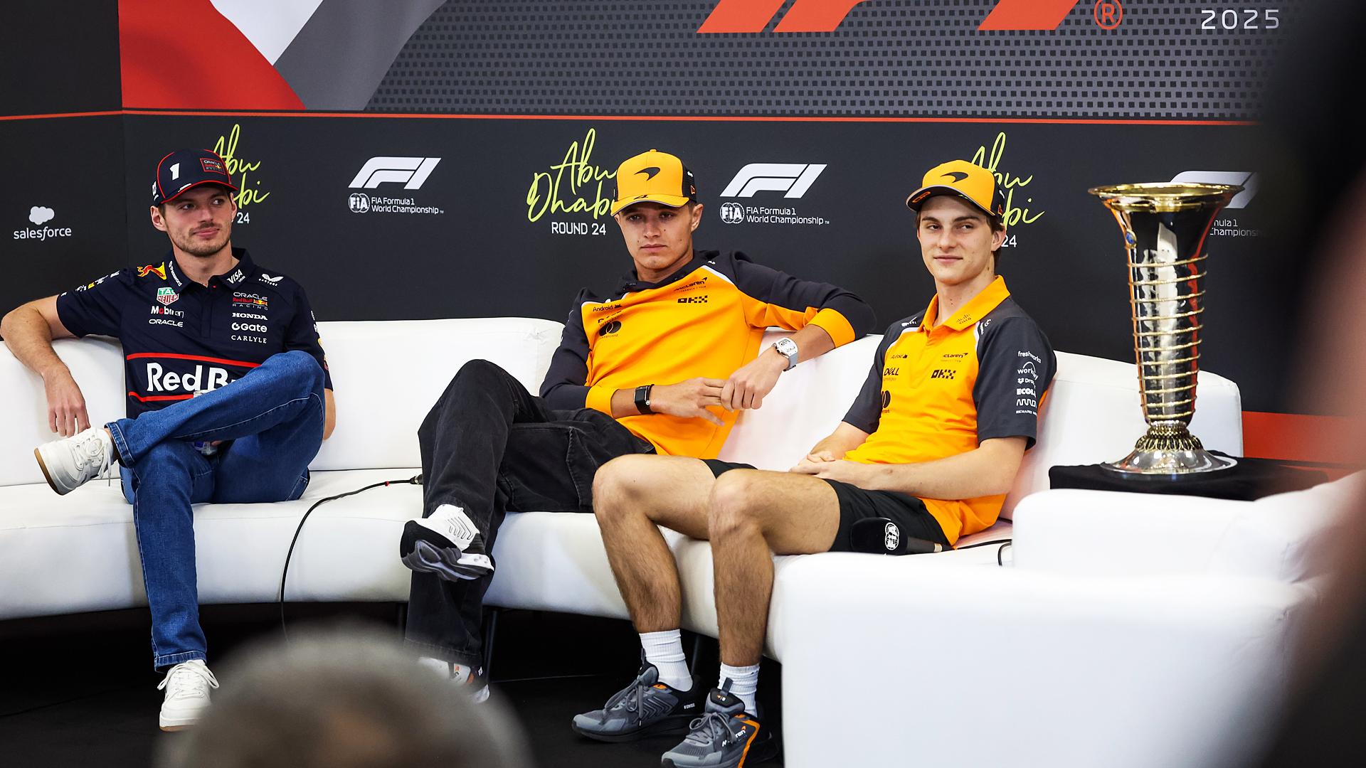 De izda. a dcha. Max Verstappen, Lando Norris y Óscar Piastri en la puesta de largo del GPO de Abu Dabi