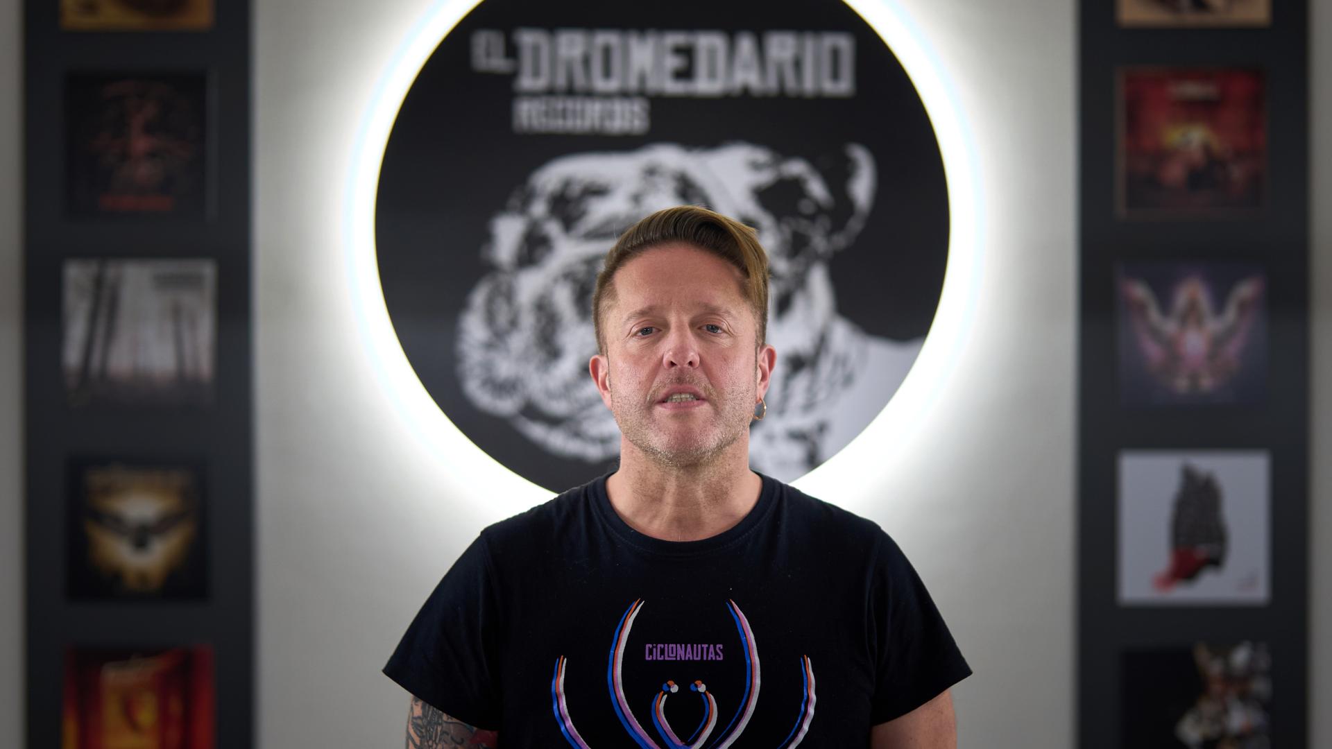 Alén Ayerdi posa para esta entrevista en las oficinas de Dromedario Records.