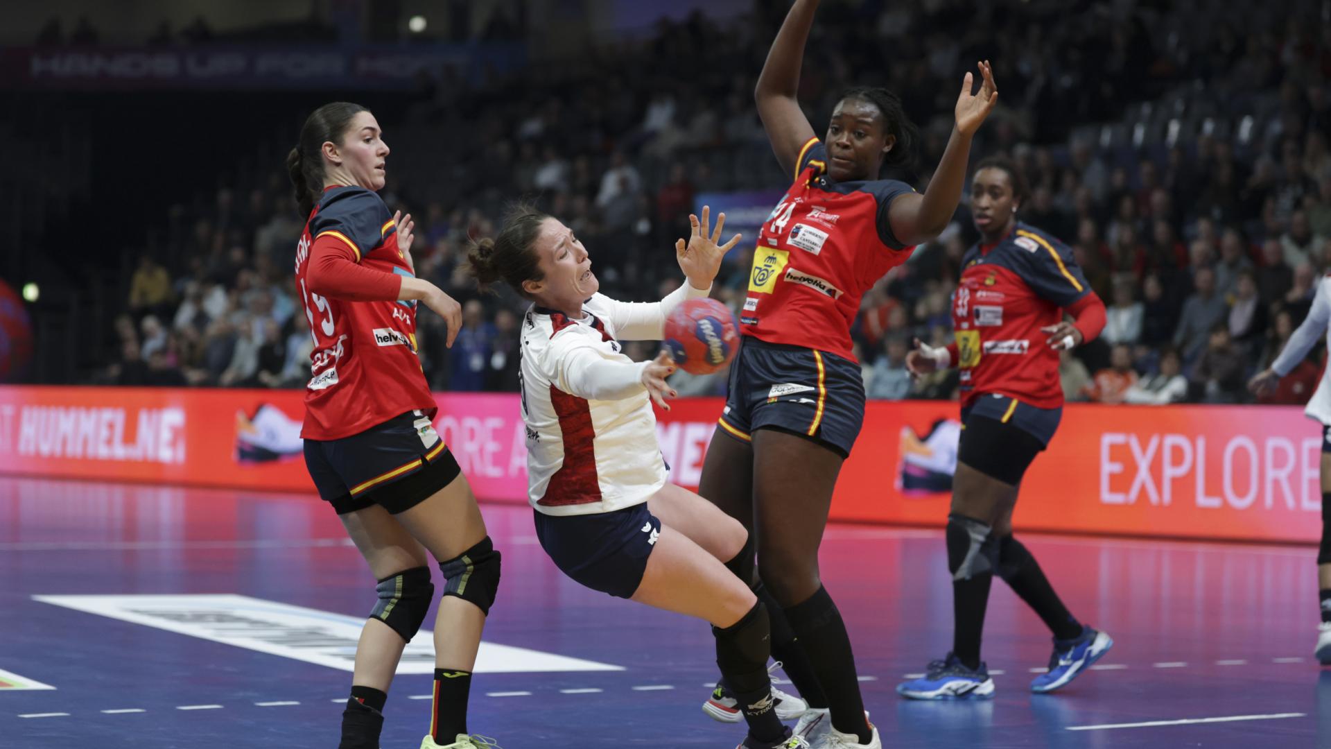 La navarra Lysa Tchaptchet en el partido del debut en el Mundial ante Paraguay