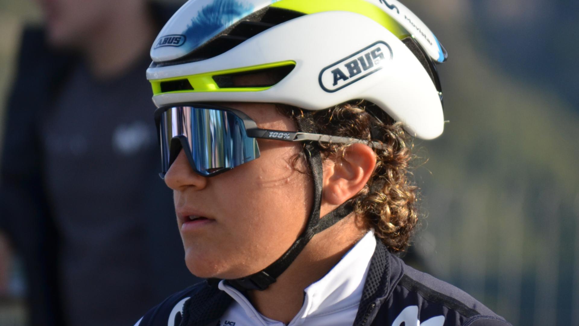Paula Ostiz en la concentración de Movistar.