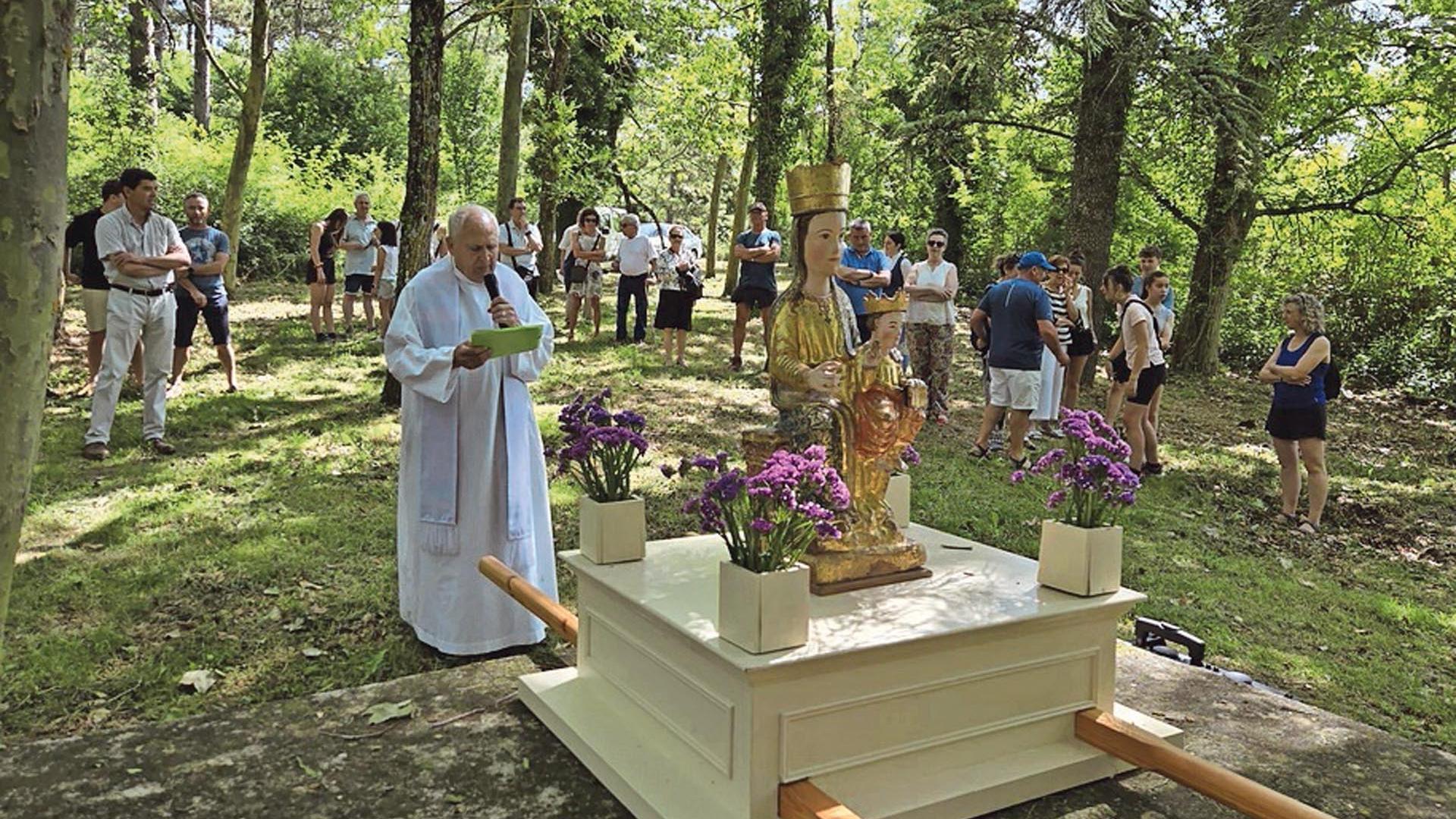 Romería de la Virgen de Irangoiti en Sabaiza con el sacerdote Eugenio Lecumberri