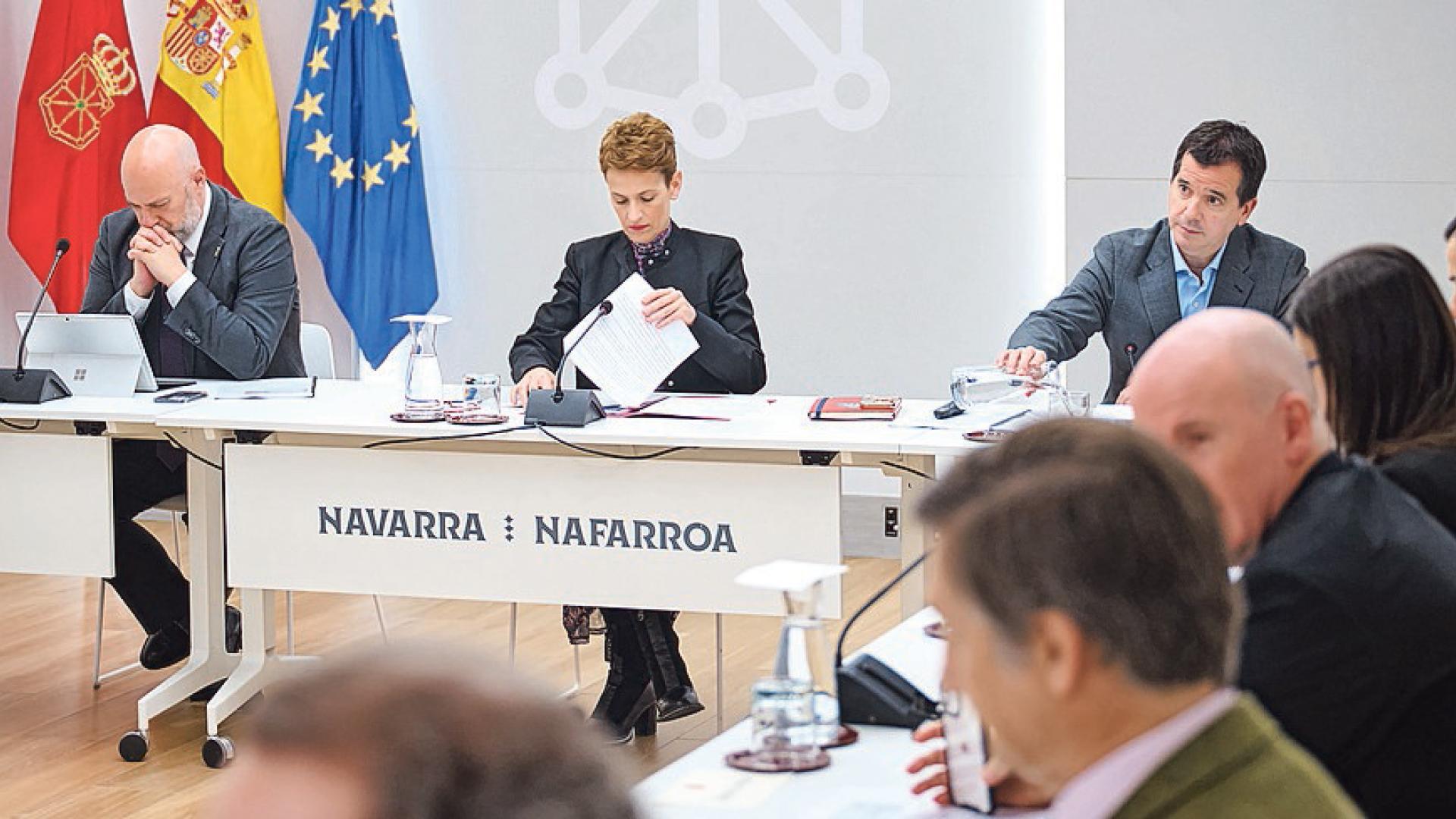 Chivite, en compañía de Arasti e Irujo, preside la mesa de la industria que se celebró en marzo