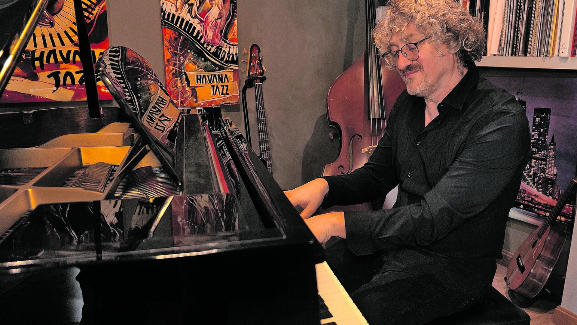 El musico y compositor Carlos Arriezu ha participado en obras musicales como El Rey León o Ghost
