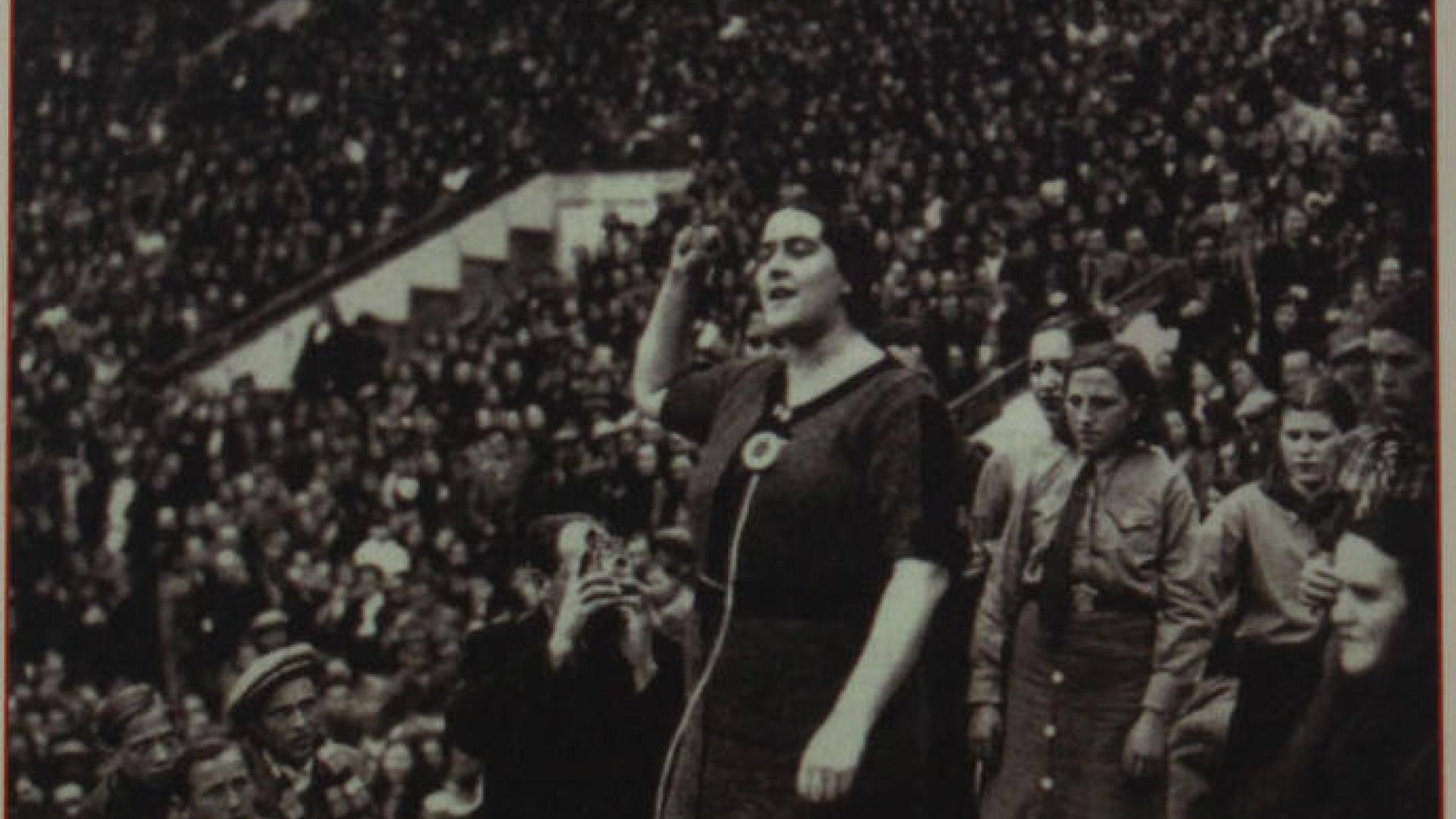 El primer Día Internacional de la Mujer que se celebró en España fue el 8 de marzo de 1936 y más de 60.000 personas escucharon en Madrid, en la plaza de toros de Las Ventas, a tres oradoras: Catalina Salmerón, hija de Nicolás Salmerón (presidente durante mes y medio de la I República); Dolores Ibárruri, Pasionaria, por el Partido Comunista, y la navarra Julia Álvarez Resano, por el Partido Socialista.