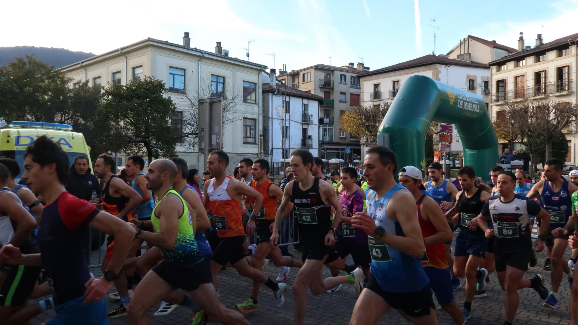 Un centenar de corredores participó en la XLIV Carrera Zubeztia-IV Memorial Candi Arnanz
