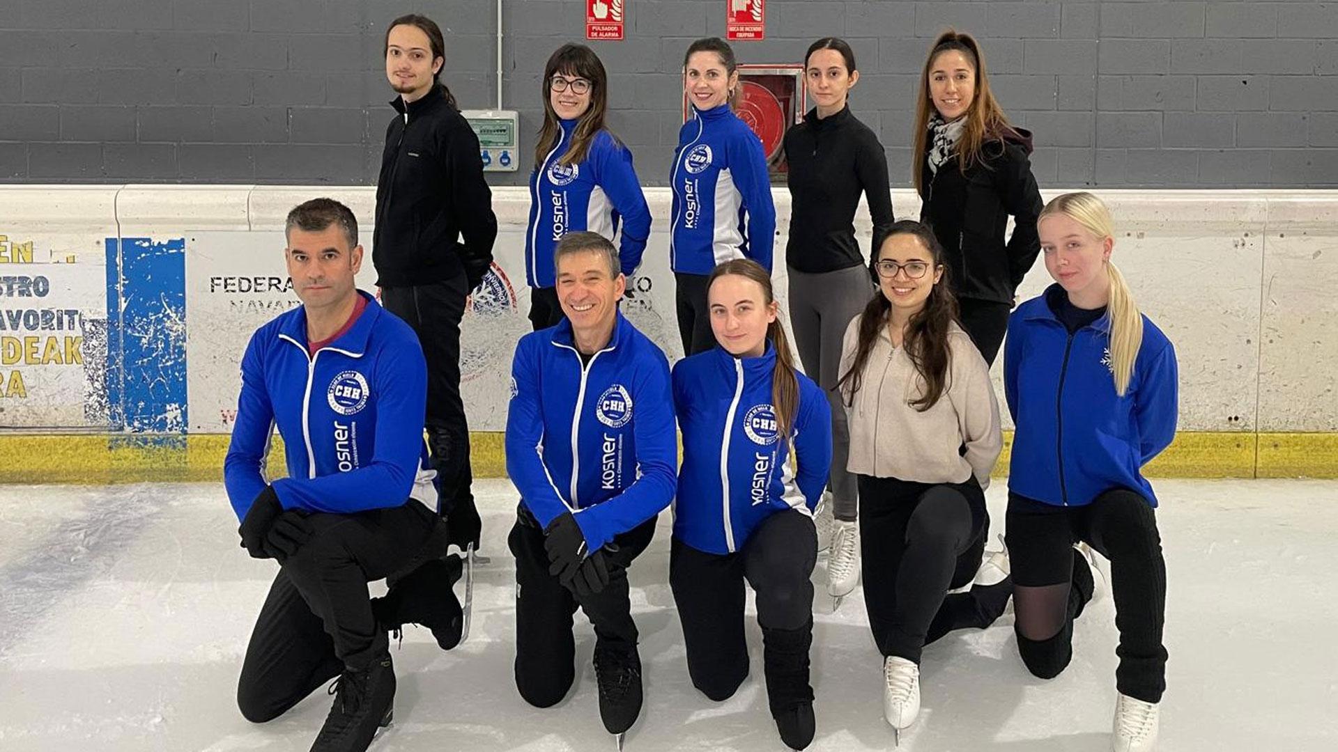 Grupo Adultos Avanzado de patinaje sobre hielo. Arriba, Daniel Flamarique , Rebeca Monasterio , Zuriñe Esparza ,Marta Álvarez e Idoia Molina. Abajo- Alberto Casas, Mario Alberga, Silvia Pérez y Aleksandra Galka