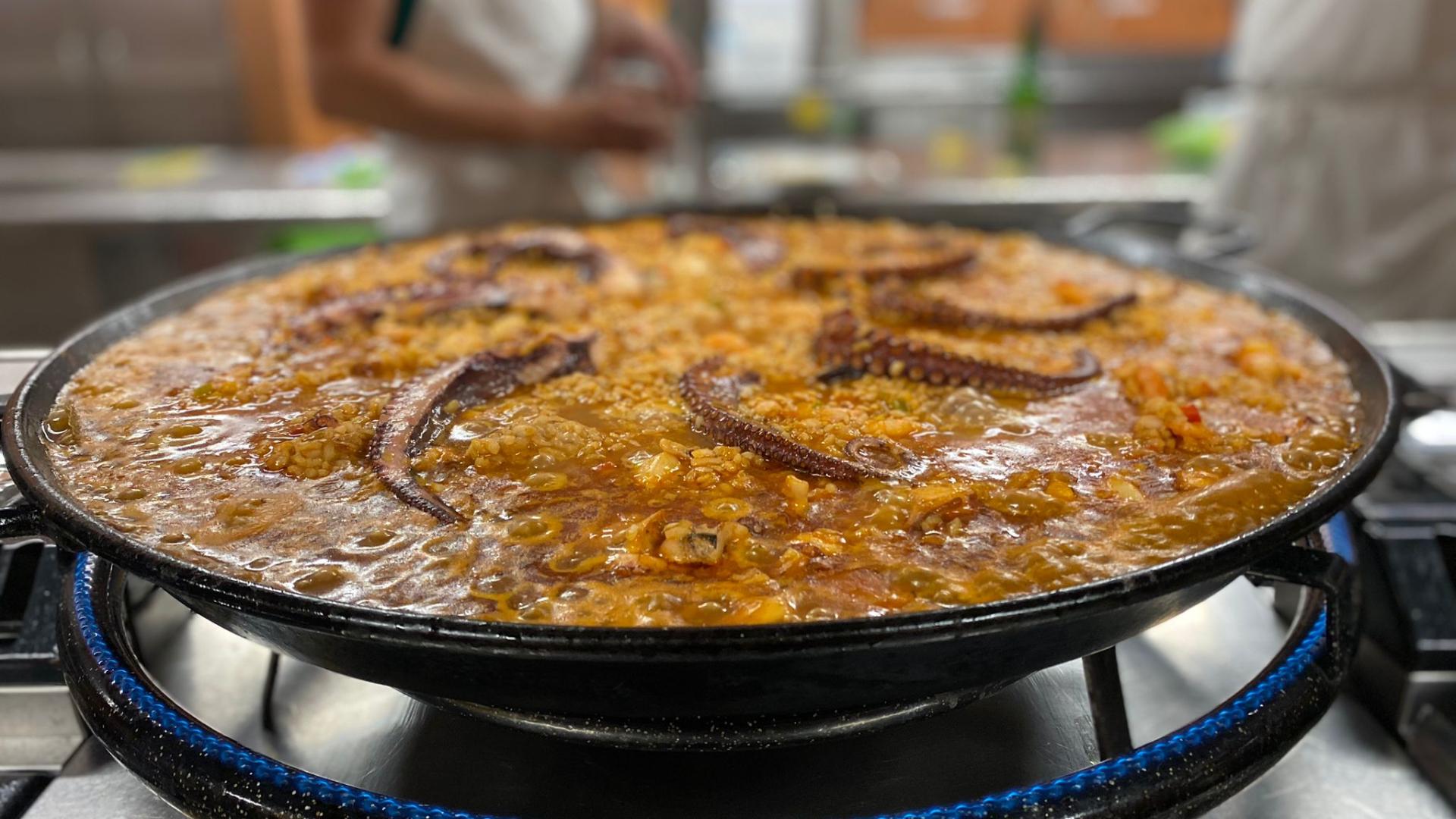 Equipada con comedor y cocina industrial, la sociedad gastronómica de la SDRG Tajonar ofrece ocho fuegos