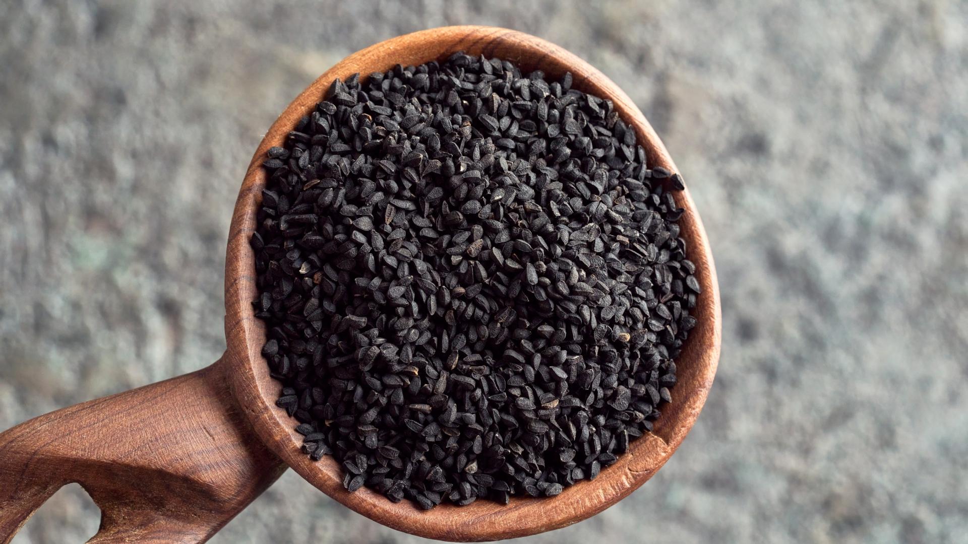 Quizá el comino negro no te resulte familiar, pero está presente en el curry
