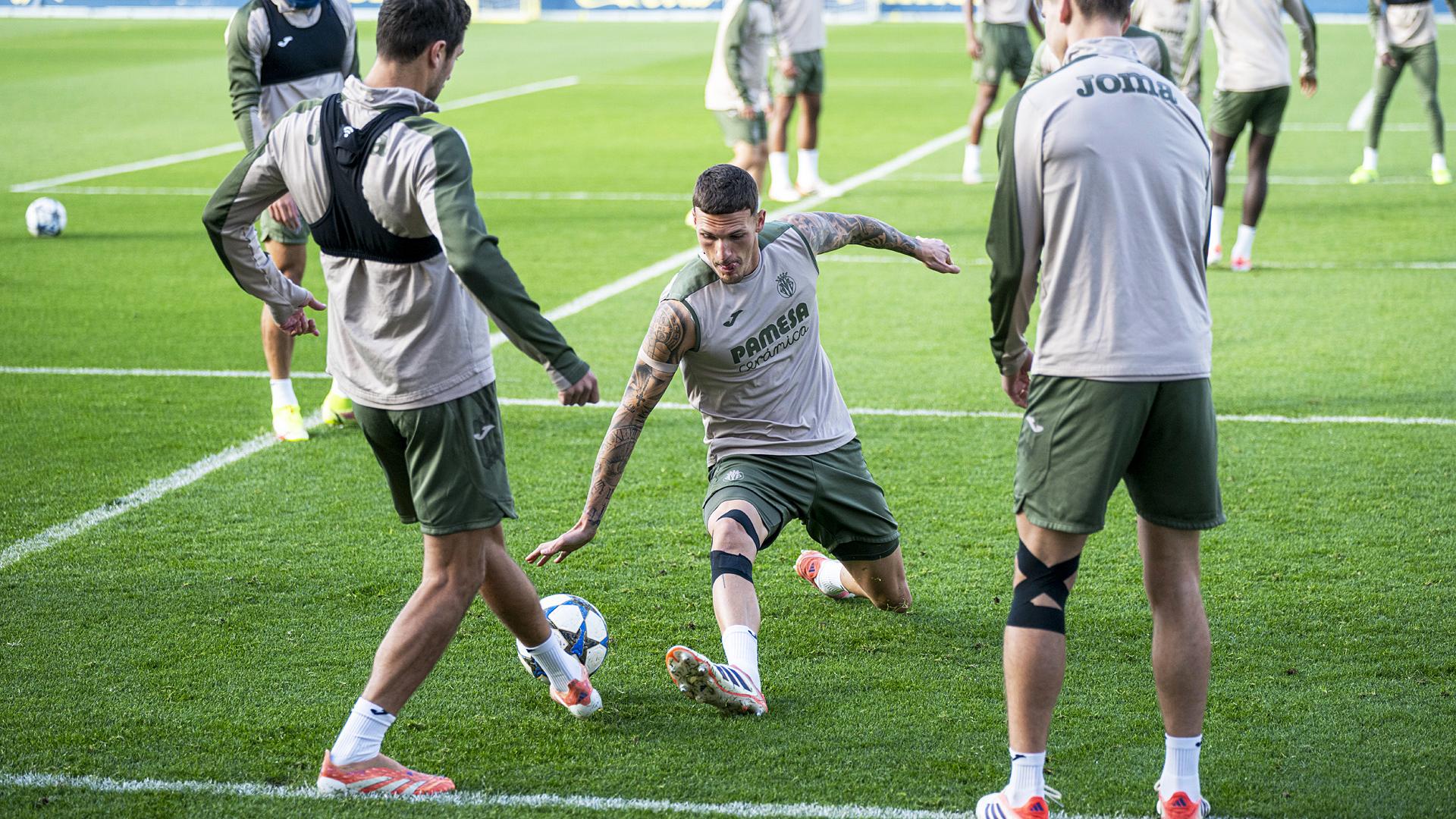 El jugador del Villarreal, Rafa Marín, durante el entrenamiento realizado este martes previo al choque contra el Copenhague