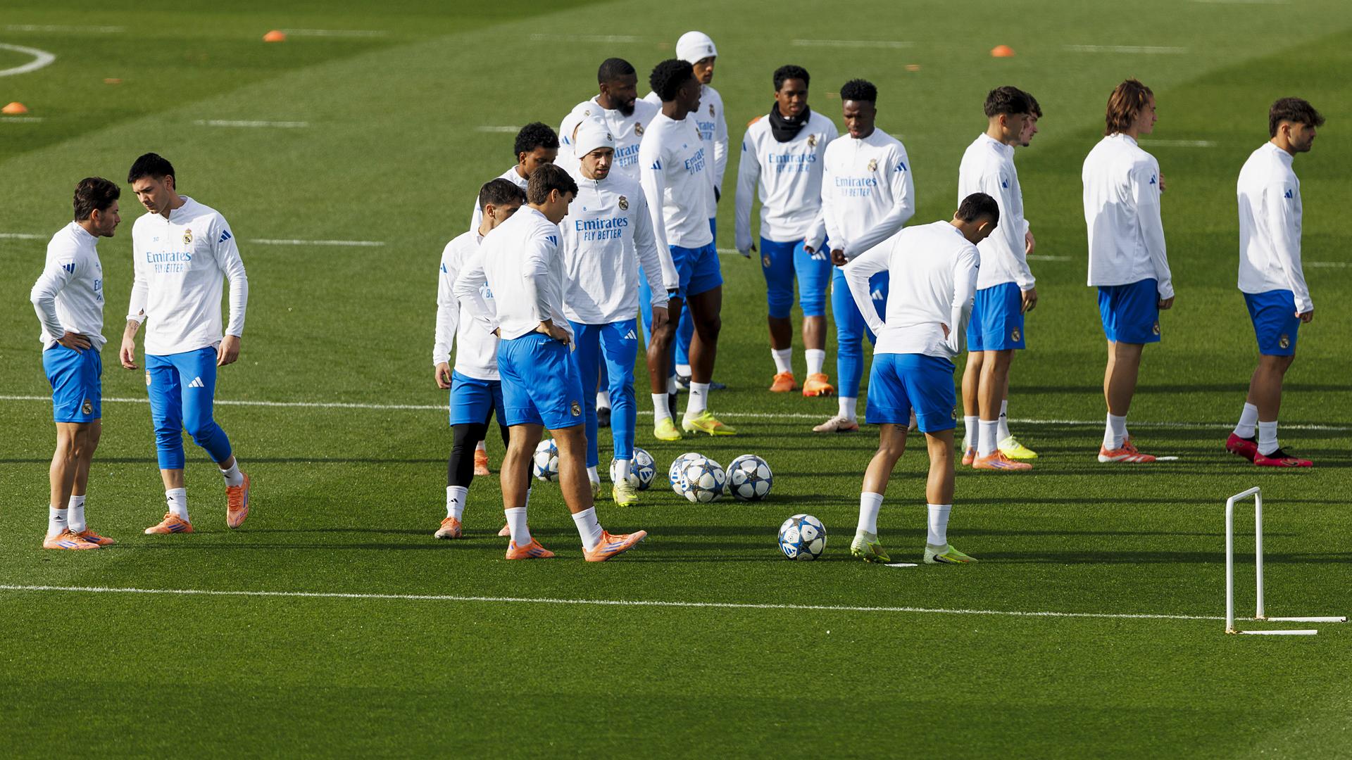 Los jugadores del Real Madrid durante al entrenamiento previo a su partido de Liga de Campeones contra Manchester City