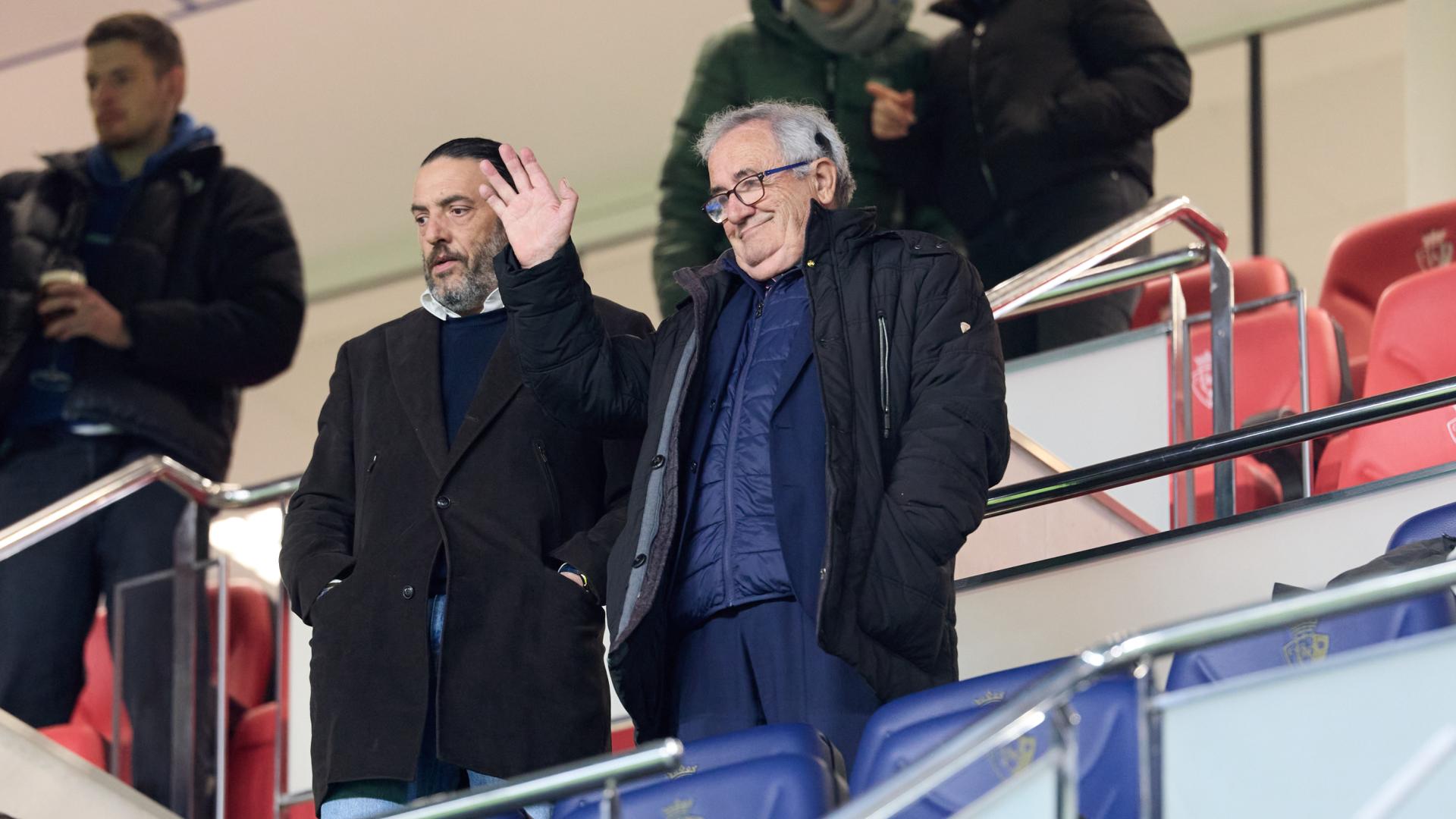 Luis Sabalza, saludando desde el palco presidencial antes del partido del lunes
