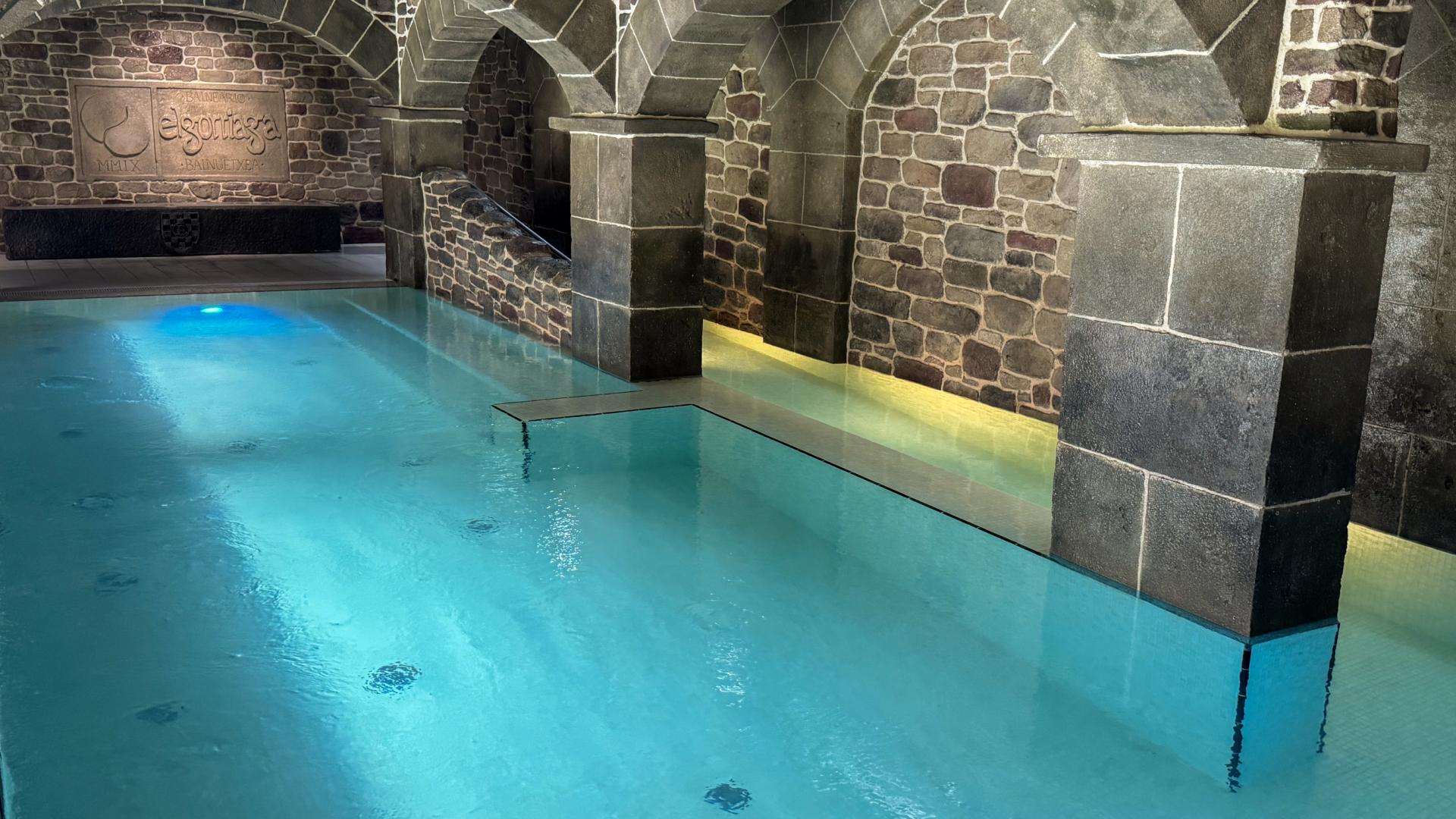 El balneario Elgorriaga cuenta con un circuito termal con las aguas mineromedicinales de mayor salinidad de Europa