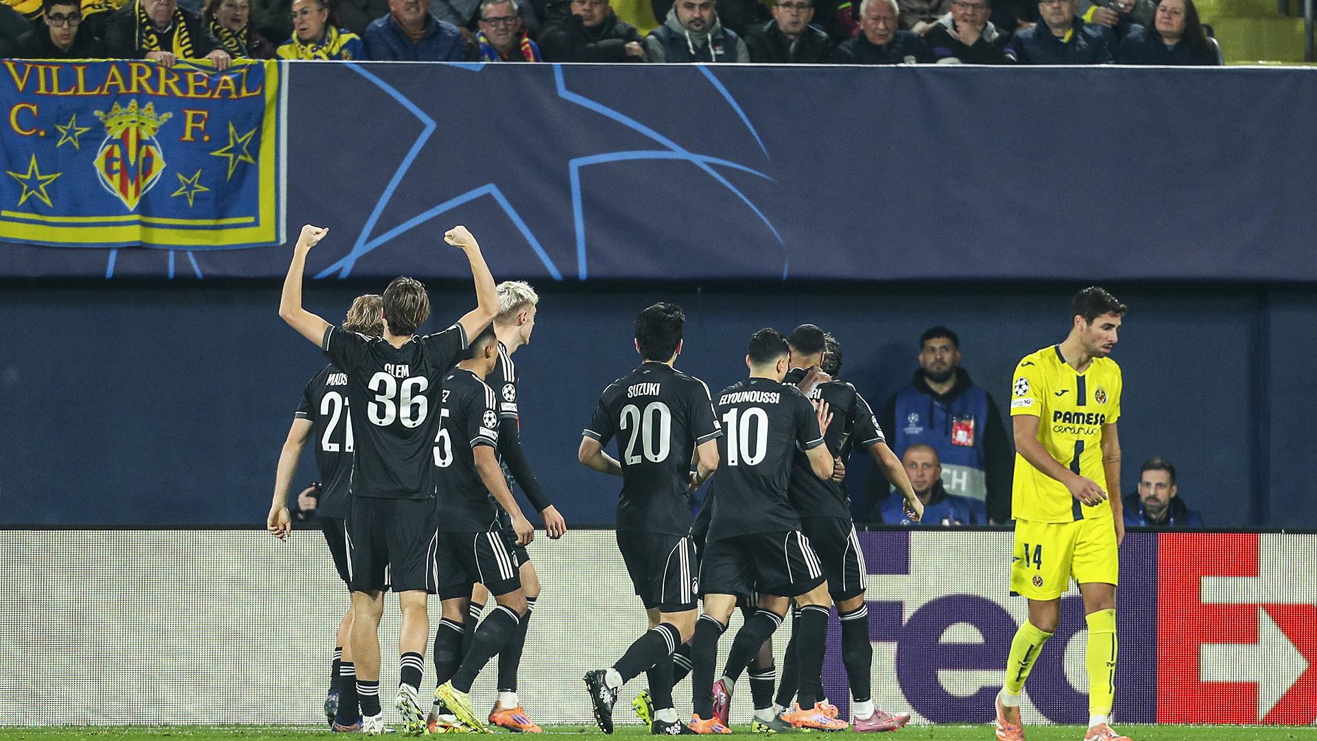 Los jugadores del Copenhague celebran uno de los tantos contra el Villarreal