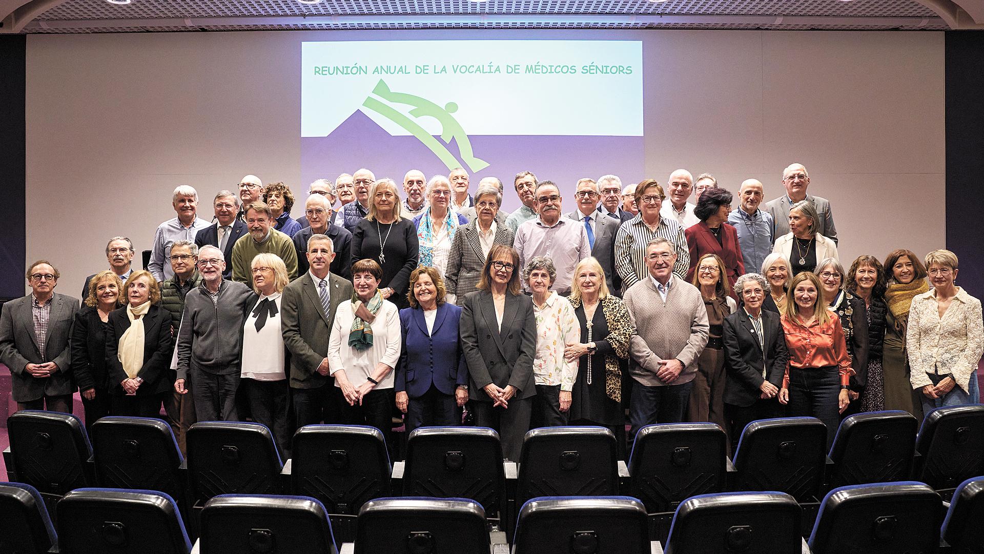 Médicos jubilados este año junto con honoríficos (70 años) durante el homenaje anual que organiza el Colegio de Médicos con su presidente, Tomás Rubio, al frente