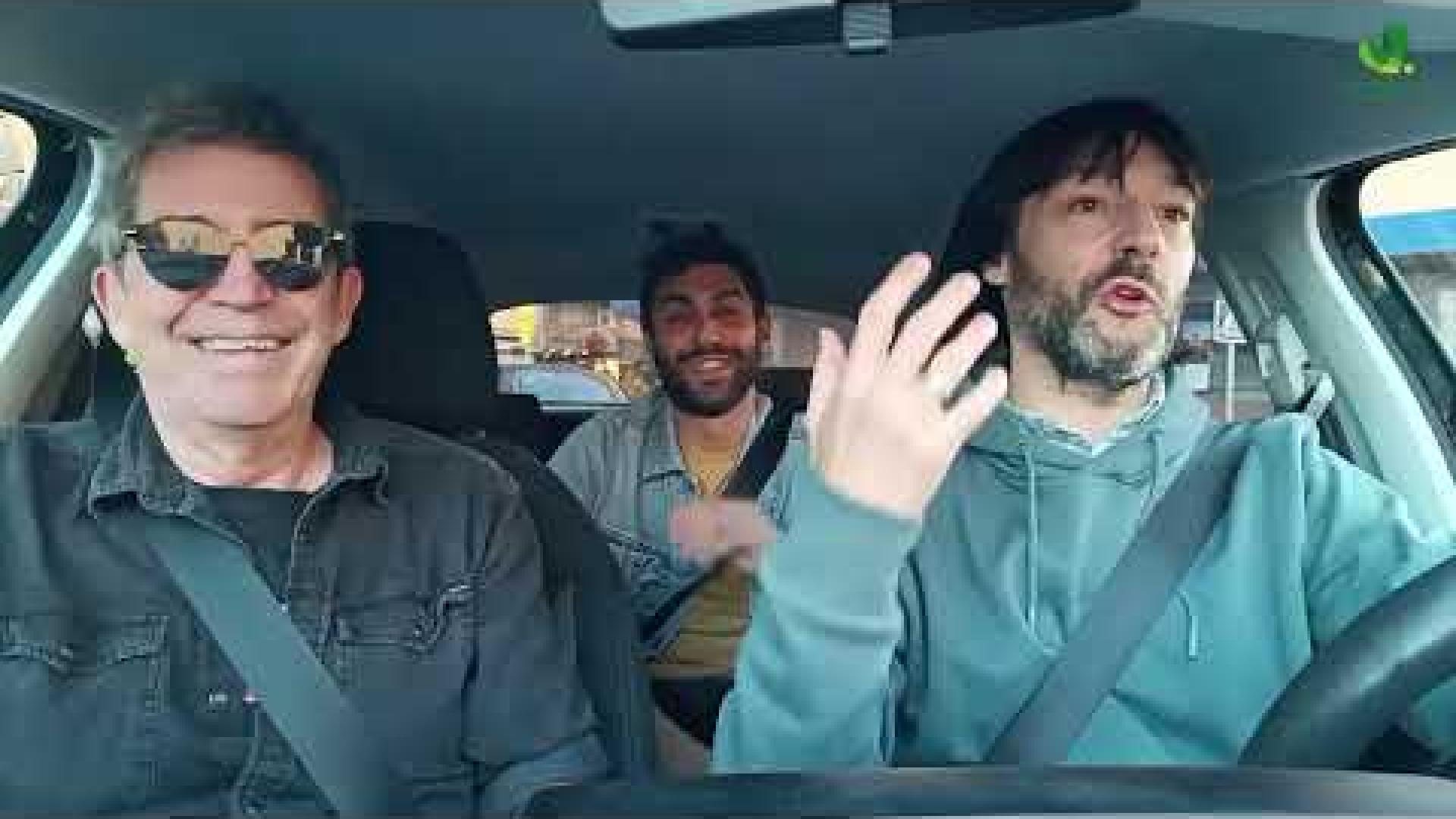 El músico ex miembro de Barricada Alfredo Piedrafita y el bajista tudelano Javier Calvo Artal se suben al coche de El Diario Sobre Ruedas para presentar el concierto que ambos protagonizarán, con su nueva banda, el sábado 20 de diciembre, a partir de las 23 horas, en la calle Herrerías, con entrada gratuita.
El recital, titulado ‘¡Siempre Barricada!’, repasará los clásicos de la discografía del grupo de la Txantrea, alguno de los cuales han sido versionados por Alfredo Piedrafita en su último disco ‘El mejor de tus días’.