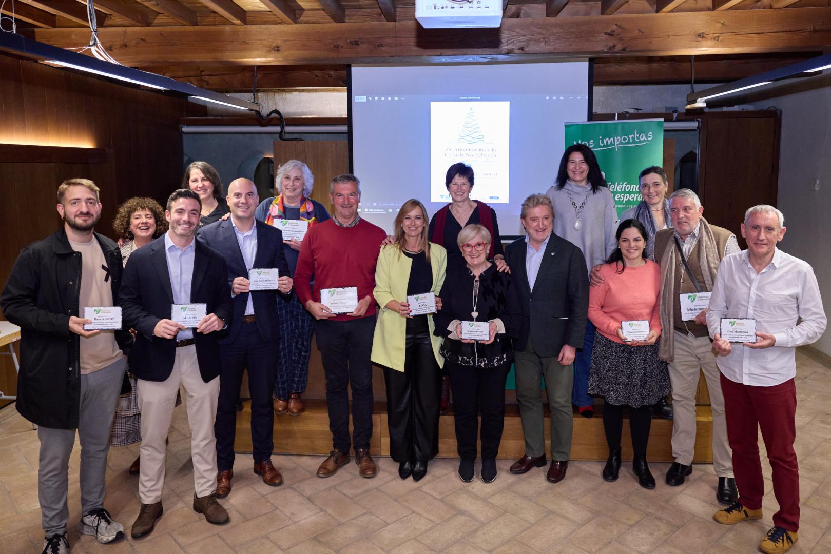 El Teléfono de la Esperanza y la Sociedad Gazteluleko rindieron homenaje a todos sus colaboradores.