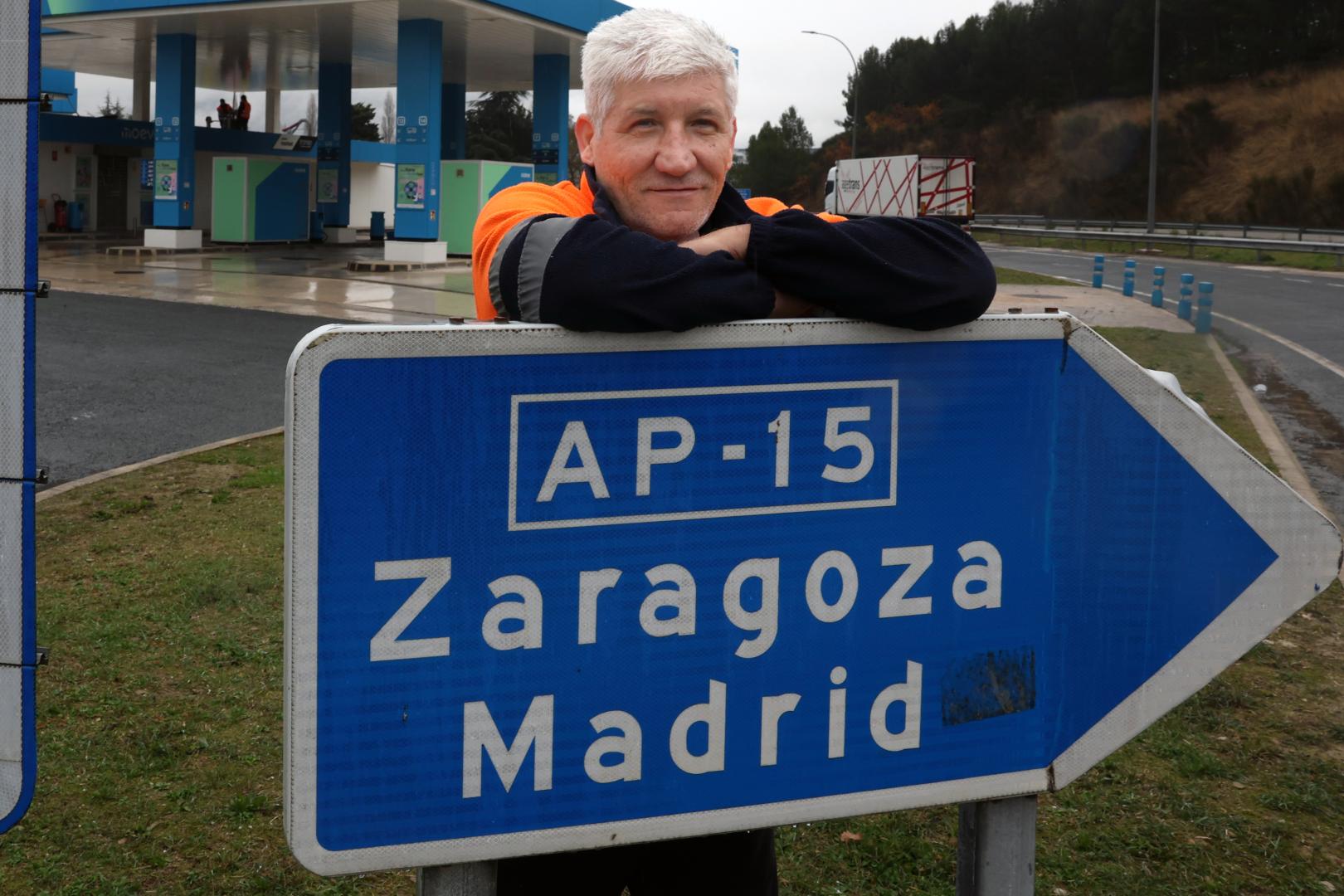 Ismael Blizmak (57 años, 23 de ellos al volante, vecino de Tafalla y de origen búlgaro) se dirige a Andosilla.