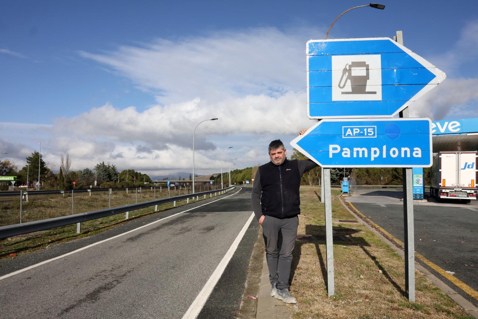 Carlos Zabalza, transportista de 52 años, recorre cada día esta vía desde Tafalla a Pamplona.