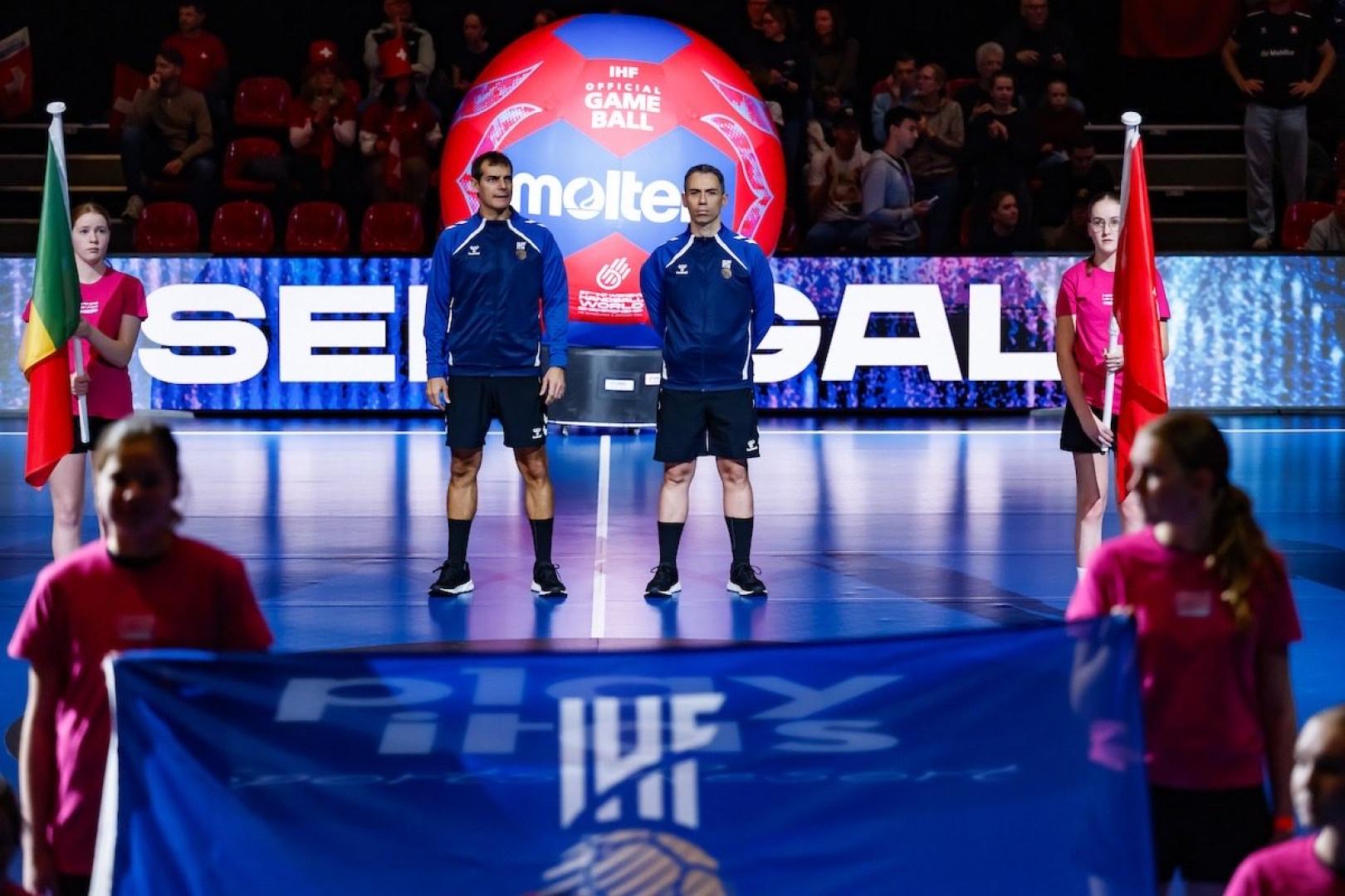 Javier Álvarez Mata y Yon Bustamante López,árbitros que dirigirñan la final del Mundial