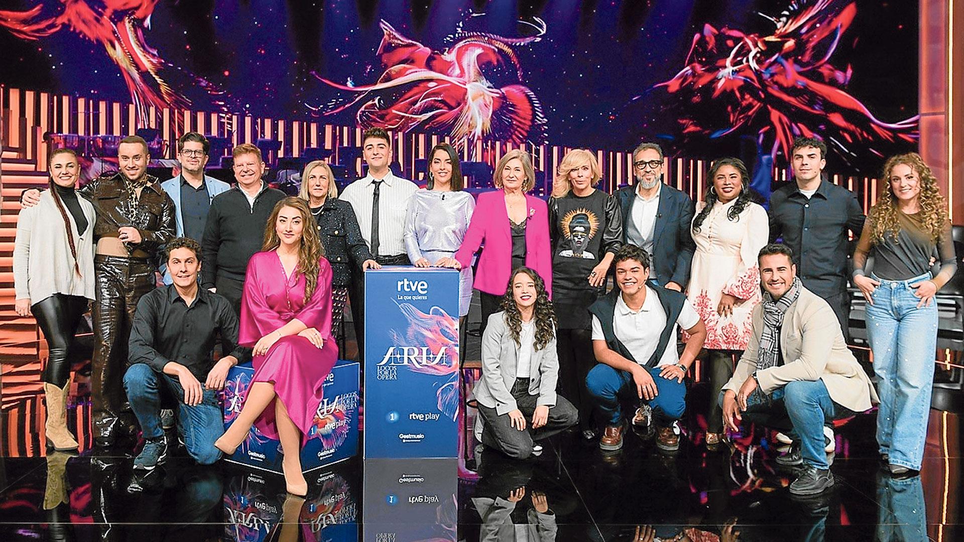 Presentadores, jurado y participantes de ‘Aria, locos por la ópera’, el nuevo programa de TVE para estas Navidades