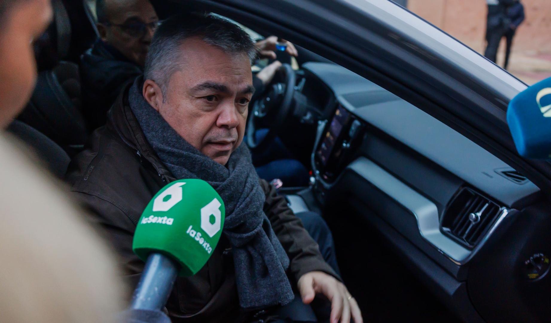 El exsecretario de Organización del PSOE Santos Cerdán a su salida este lunes del Juzgado de Primera Instancia de Tafalla (Navarra), tras cumplir con la comparecencia quincenal impuesta por el juez