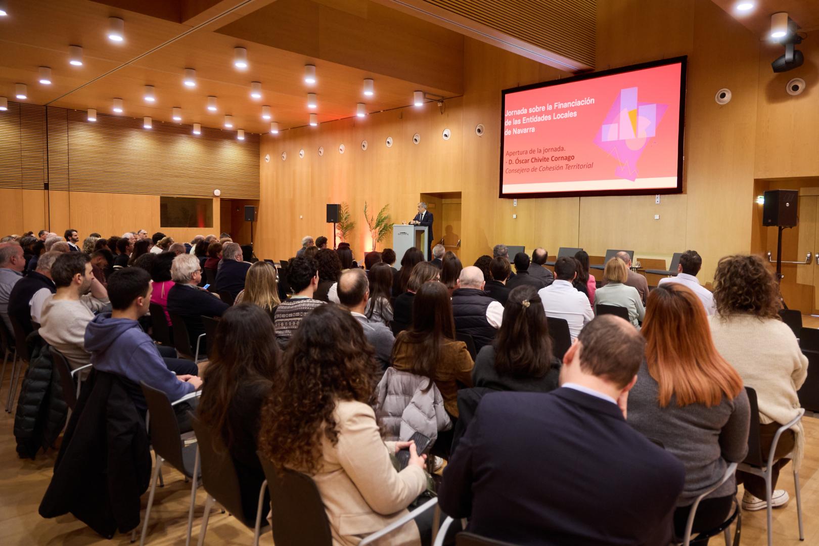 El consejero de Cohesión Territorial, Óscar Chivite, abrió la Jornada sobre la Financiación de las Entidades Locales de Navarra.. IÑIGO ALZUGARAY / GOBIERNO DE NAVARRA
