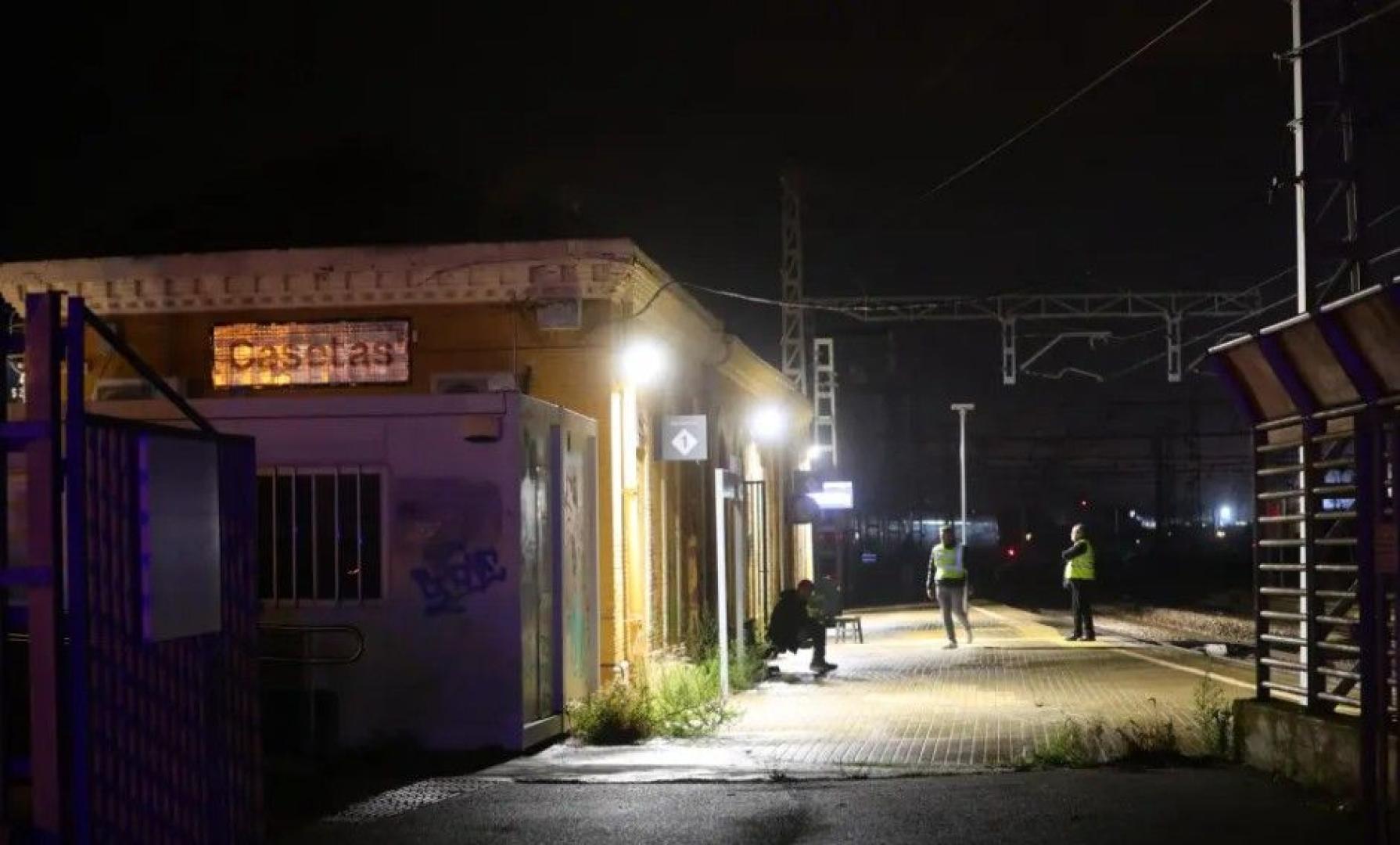 Agentes de la Guardia Civil en la estación de Casetas