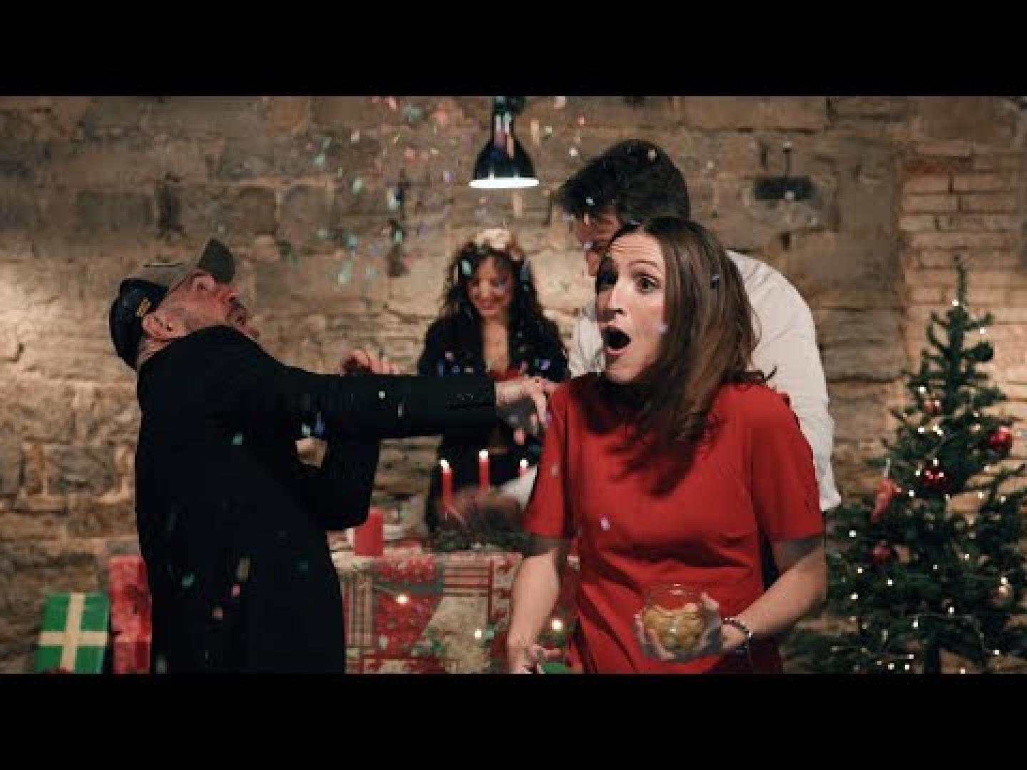 Ciao, año viejo (2025 Musas y Fusas).
Música y letra: María Suberviola
Producción: Xabier Ansó
Dirección videoclip: Xabier Ansó
Dirección de arte: María Suberviola D.O.P. Xabier Ansó.

Musas y Fusas la Banda somos:
Ander Orduna, Iñaki Santos, María Suberviola, Naiara Ruz, Xabier Ansó.
También han participado:
Fermín Ansó, Álvaro de Santiago (violines), María Fernández Molina (viola), Pablo Jiménez (cello).

Grabado en: Café Fika (Pamplona-Iruña)

Visítanos en nuestras redes sociales y nuestra web: www.musasyfusas.com
Contratación: contratacion@musasyfusas.com