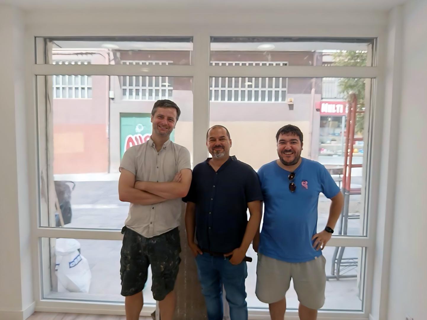 Desde la izquierda, Sam Causton, Iñaki Basterra Pellejero y Pedro De La Osa Clemente-Moreno