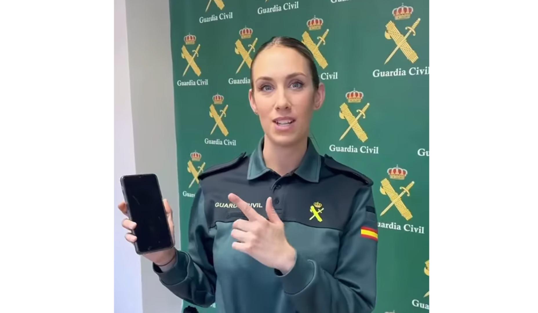 La Guardia Civil avisa de los peligros de mirar correos ajenos